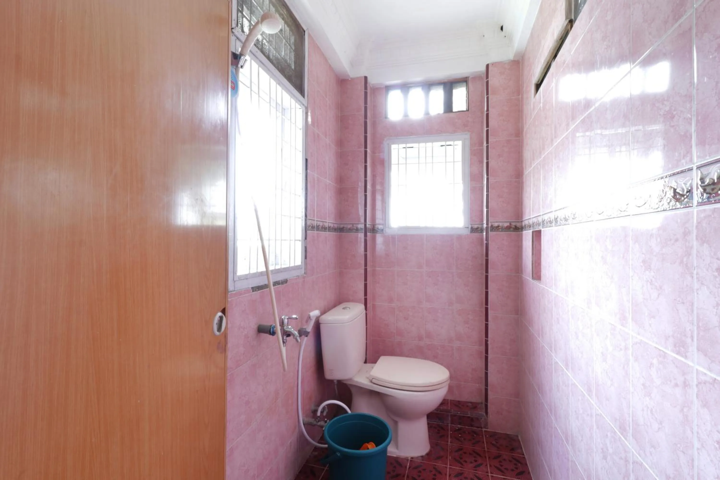 Bathroom in Waroeng Transit & Depary Homestay