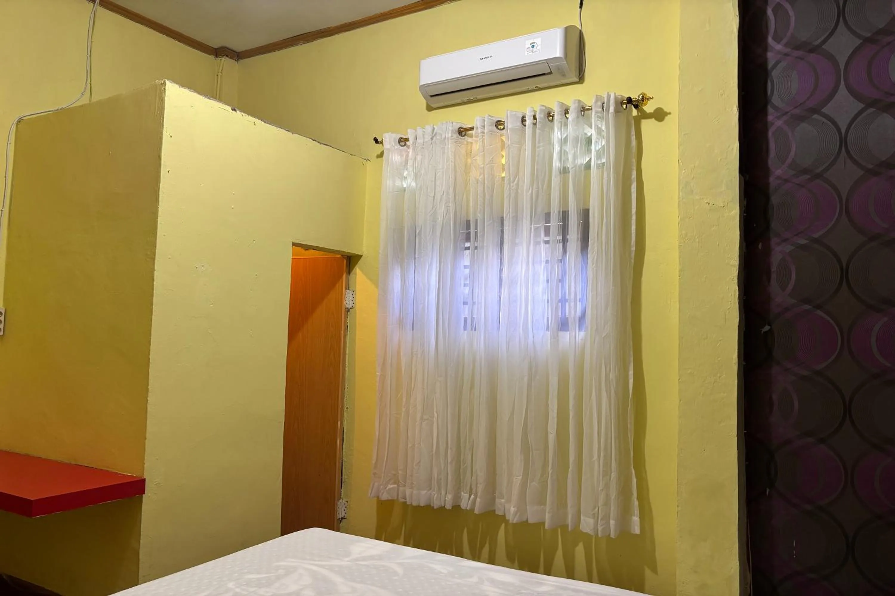 Photo of the whole room, Bed in Waroeng Transit & Depary Homestay