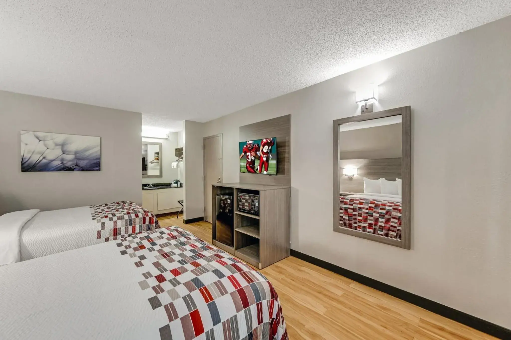 Deluxe Room with Two Double Beds Smoking in Red Roof Inn Kingsport Deluxe Room with Two Double Beds Smoking in Red Roof Inn Kingsport