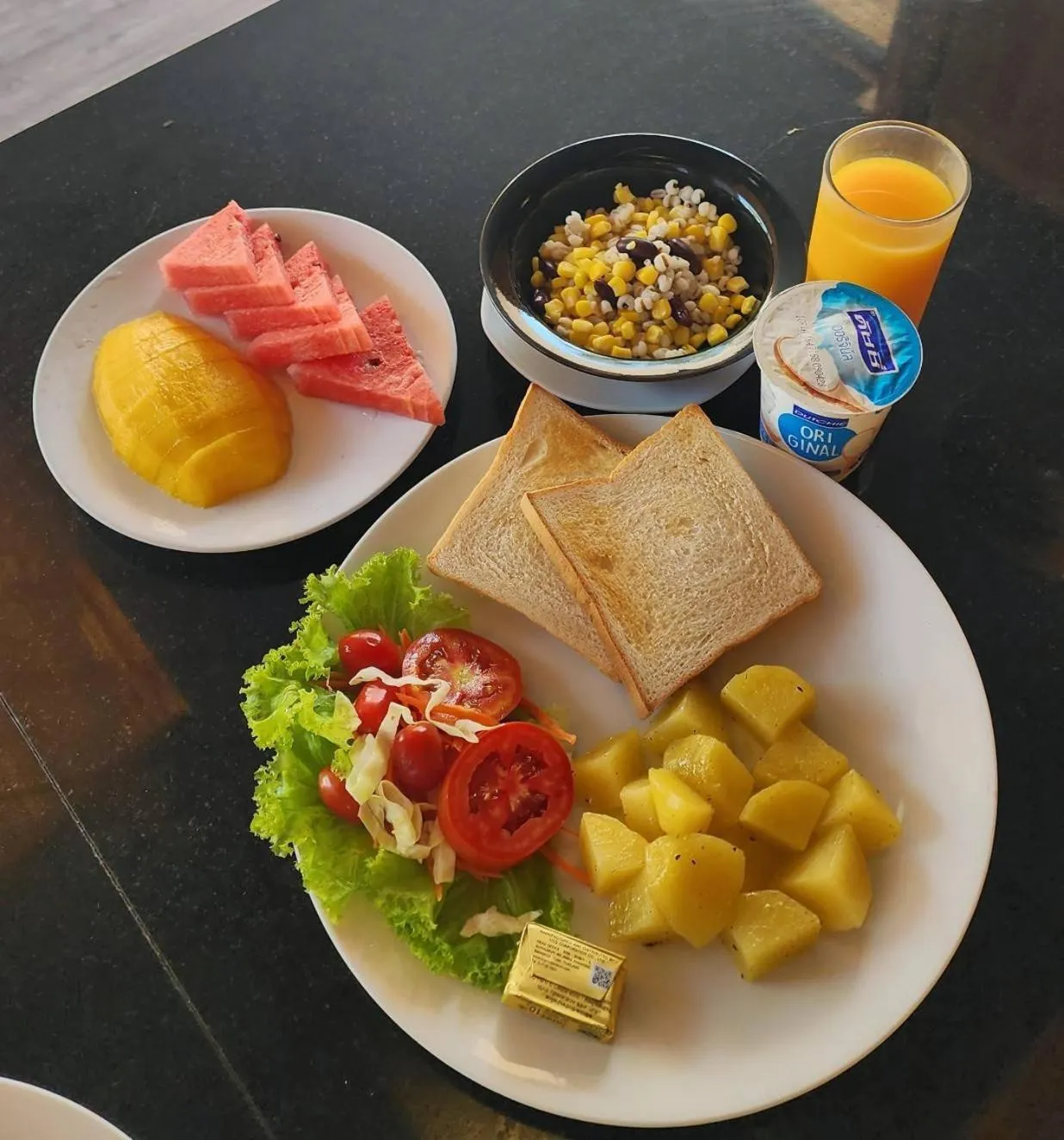 Restaurant/places to eat in Momento Bangtao Beach