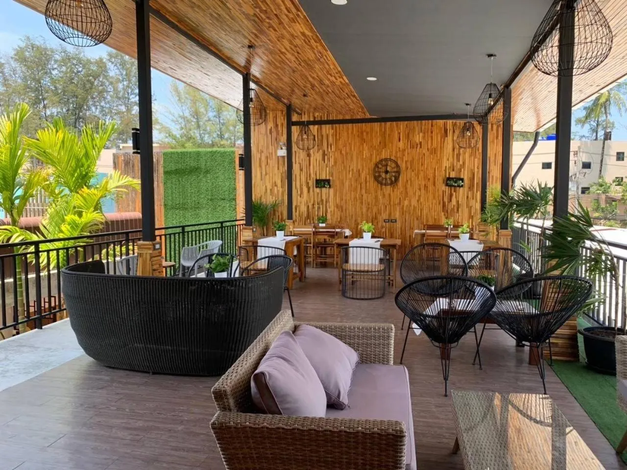 Restaurant/places to eat in Momento Bangtao Beach