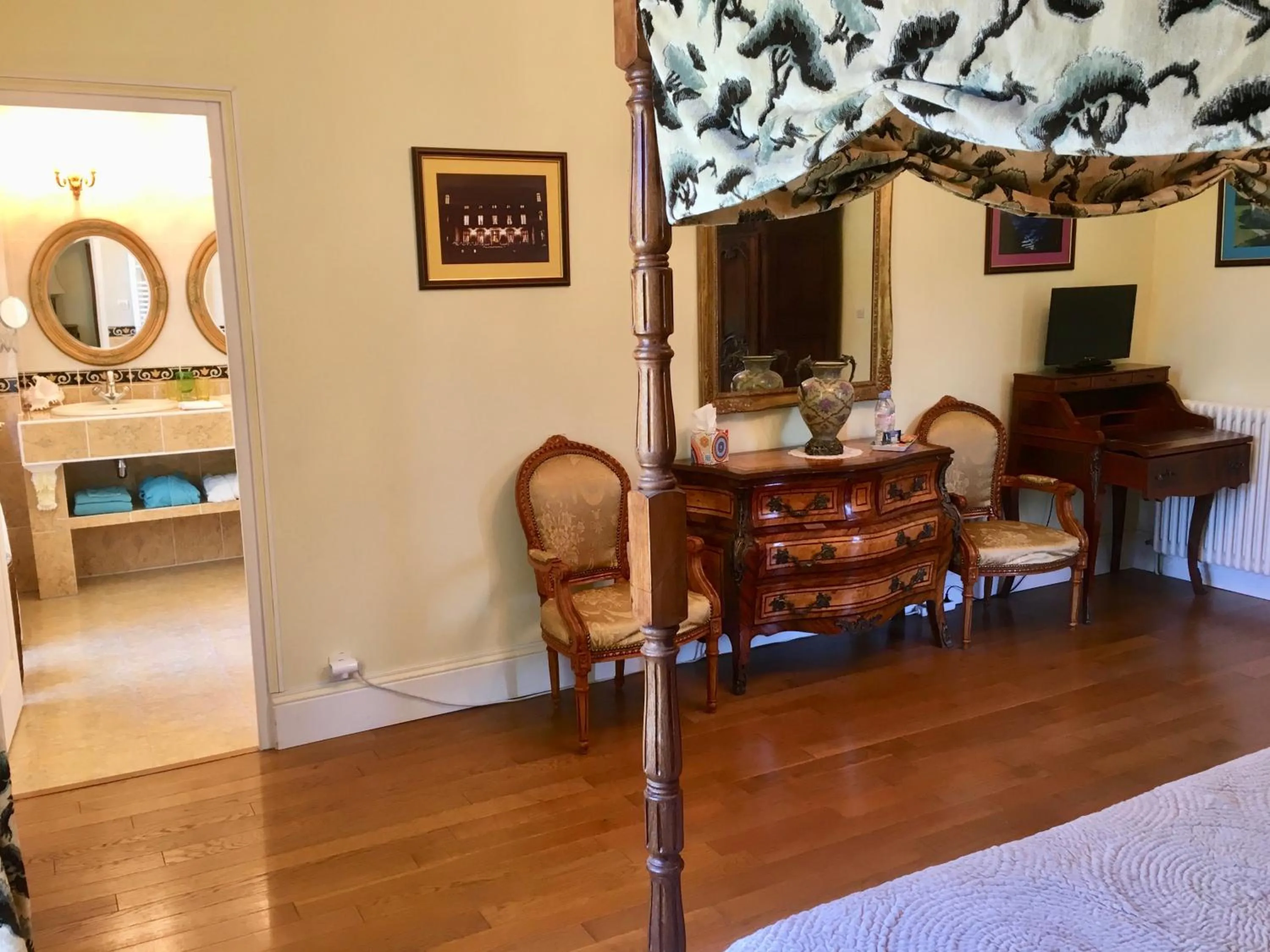 Bedroom in CHATEAU Les VALLÉES