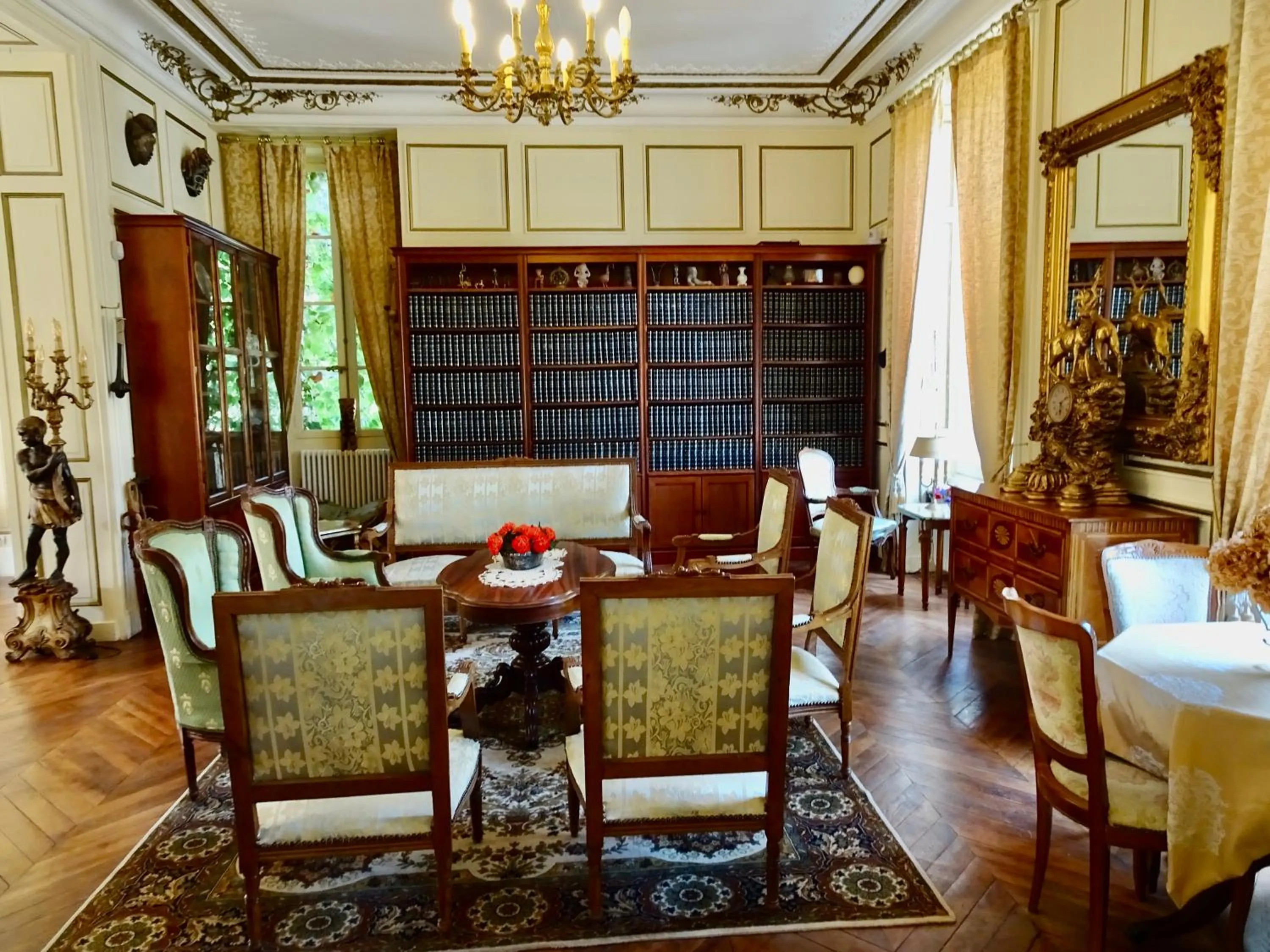 Library in CHATEAU Les VALLÉES