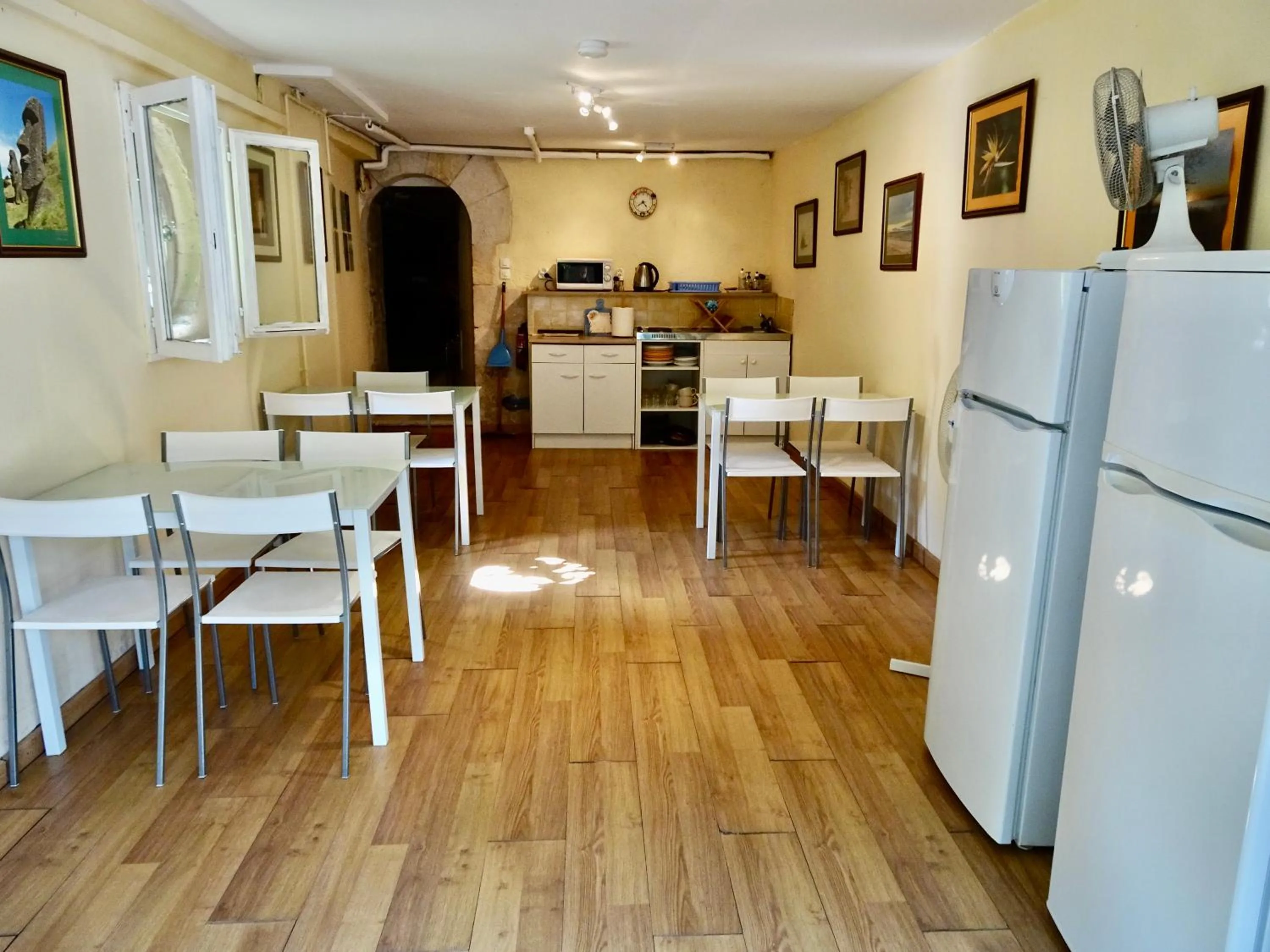 Communal kitchen in CHATEAU Les VALLÉES
