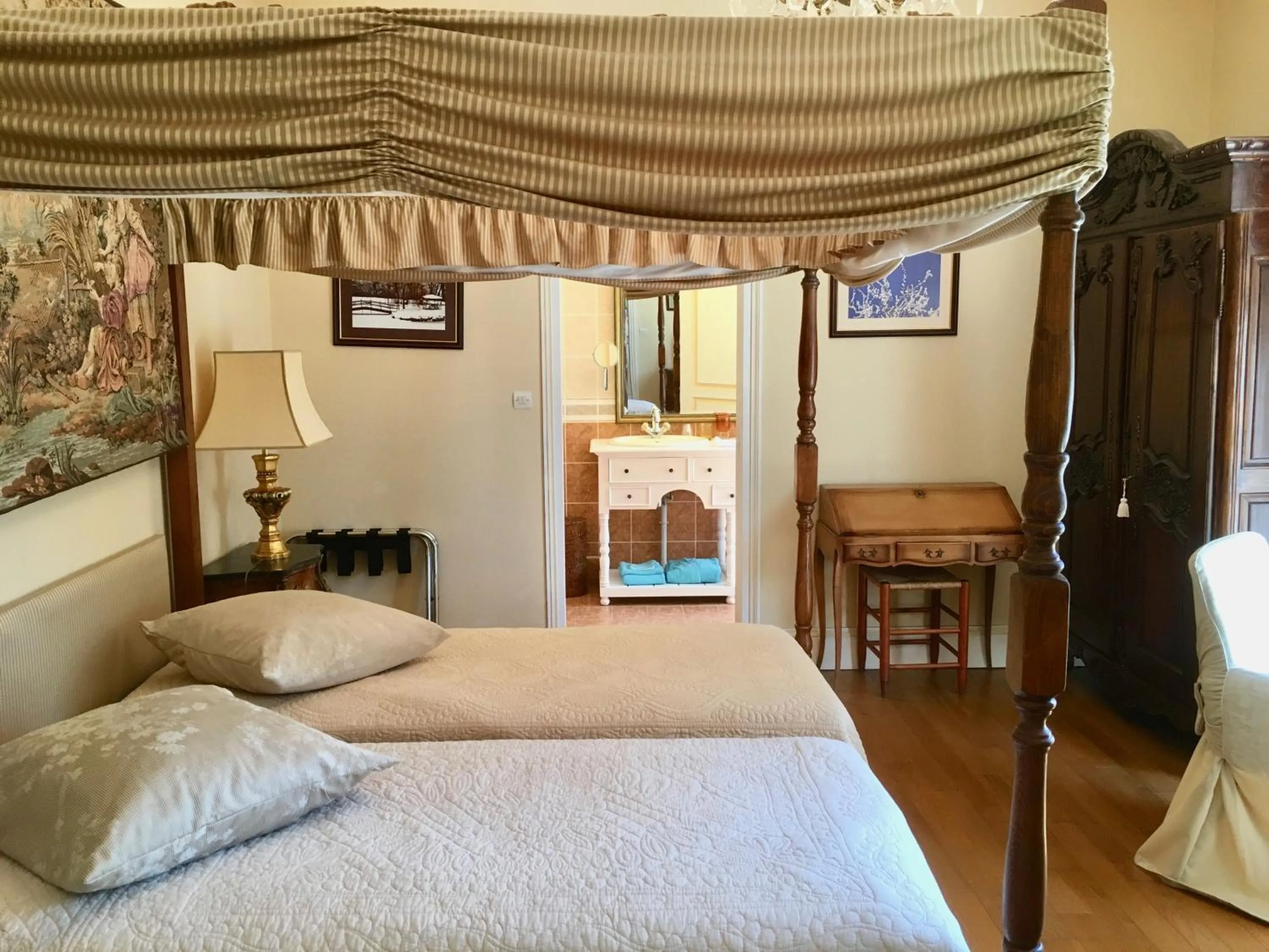 Bed in CHATEAU Les VALLÉES