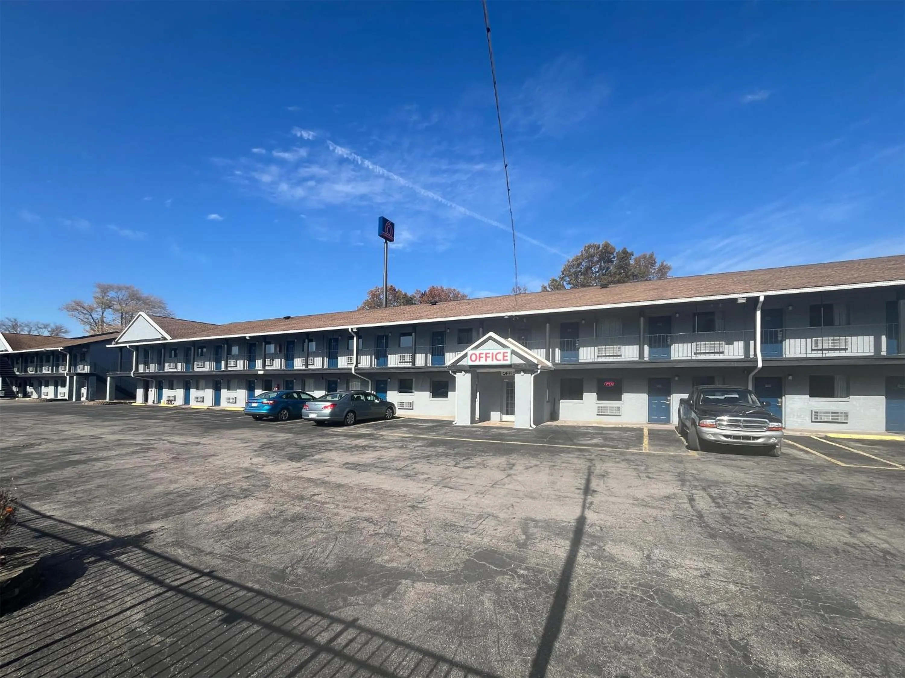 Property building in Studio 6 Suites Hurricane, WV