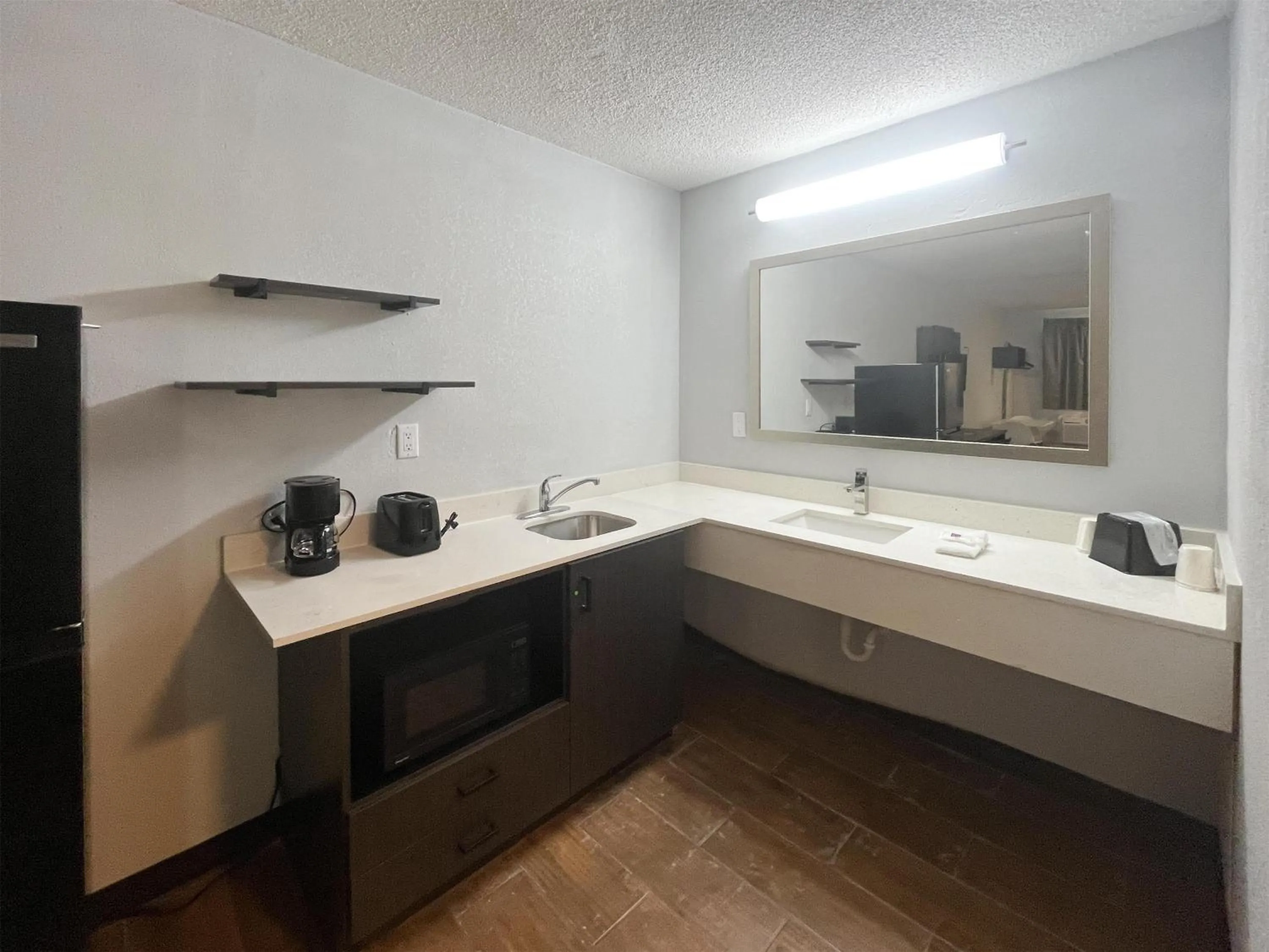 Kitchen or kitchenette in Studio 6 Suites Hurricane, WV