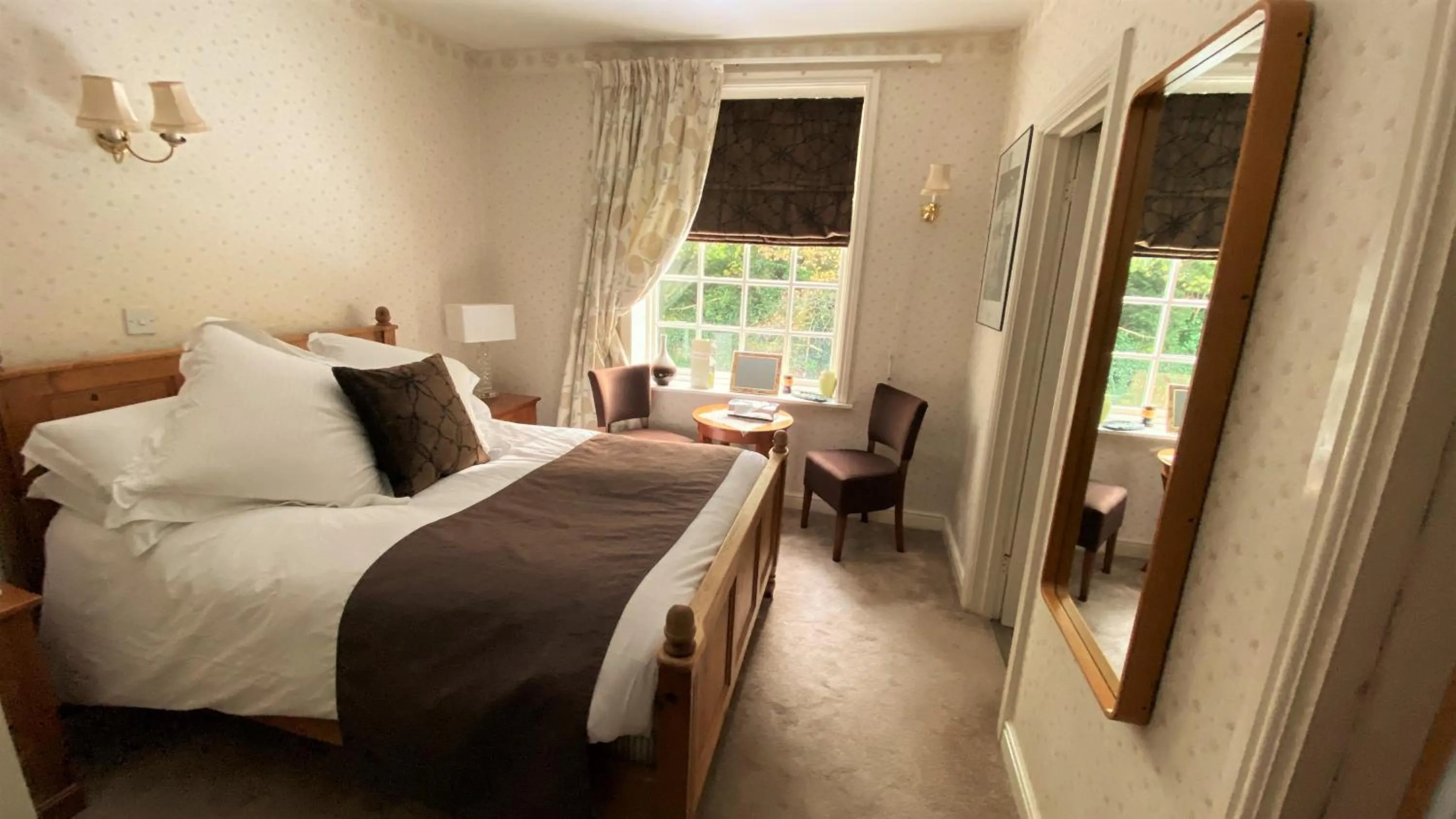 Photo of the whole room, Bed in Hickman Hill Hotel