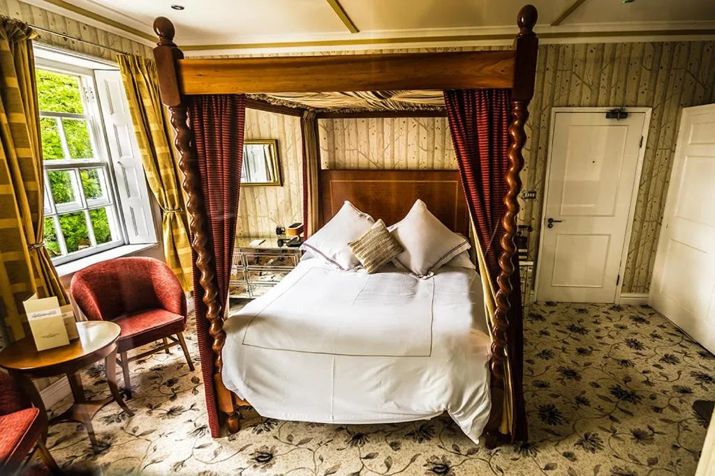 Photo of the whole room, Bed in Hickman Hill Hotel