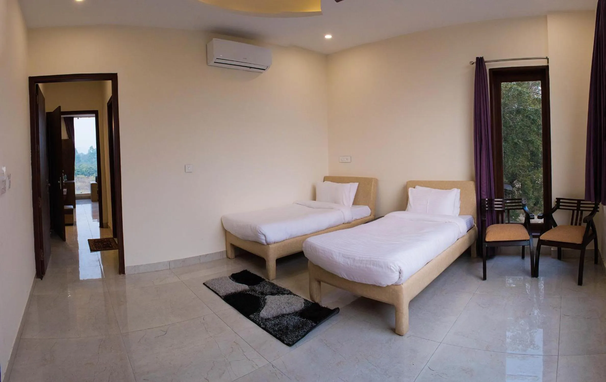 Photo of the whole room, Bed in The Darien Resort