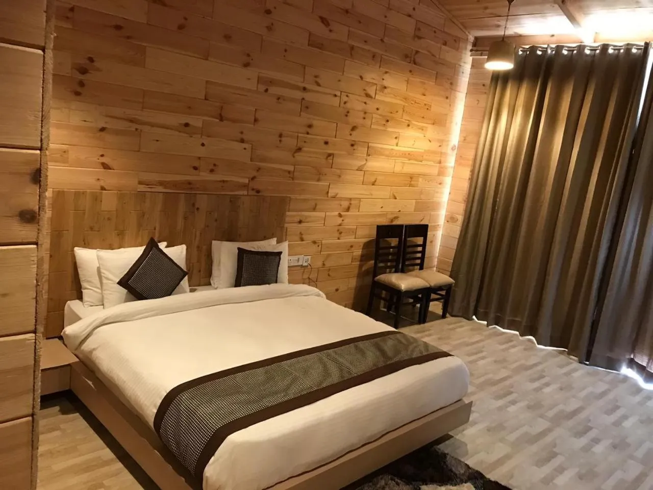 Photo of the whole room, Bed in The Darien Resort