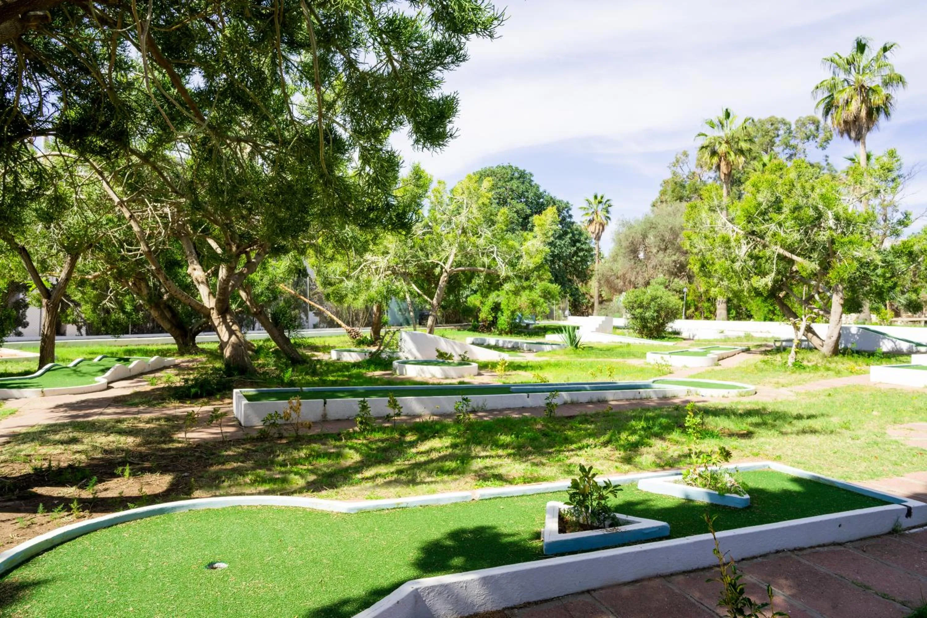 Minigolf in Hotel Bel Azur Thalasso & Bungalows