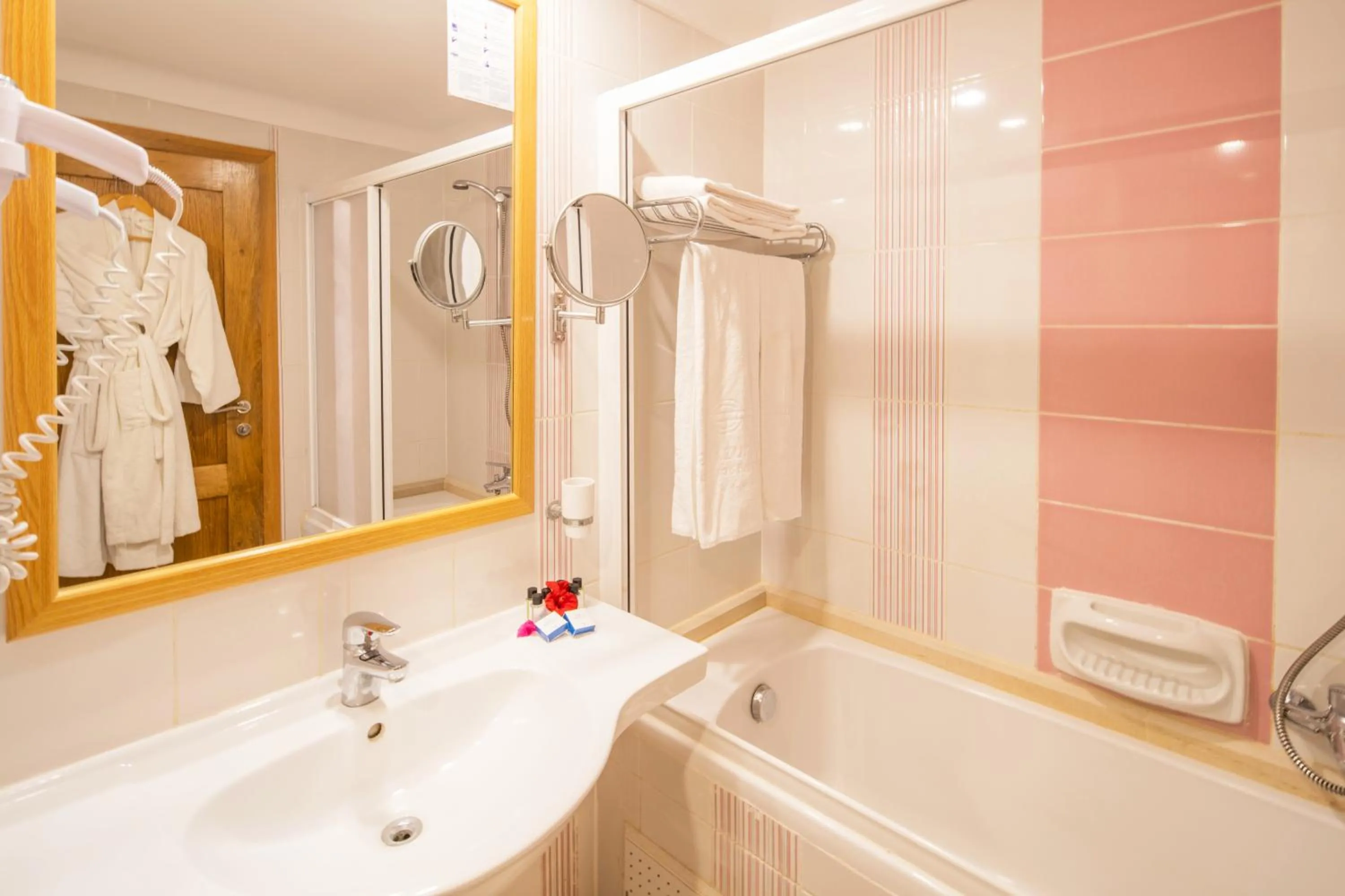 Bathroom in Hotel Bel Azur Thalasso & Bungalows