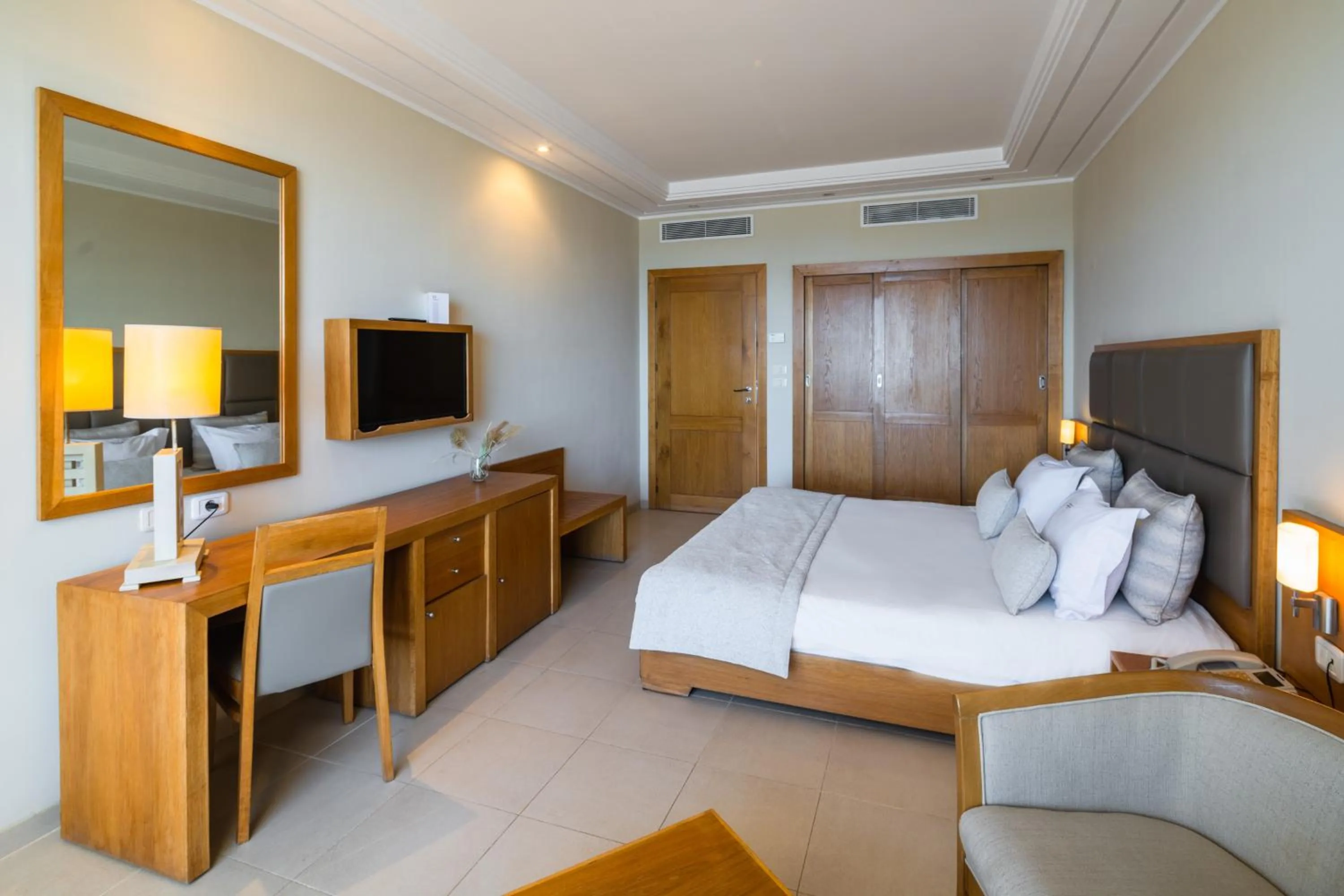 Bedroom, Bed in Hotel Bel Azur Thalasso & Bungalows