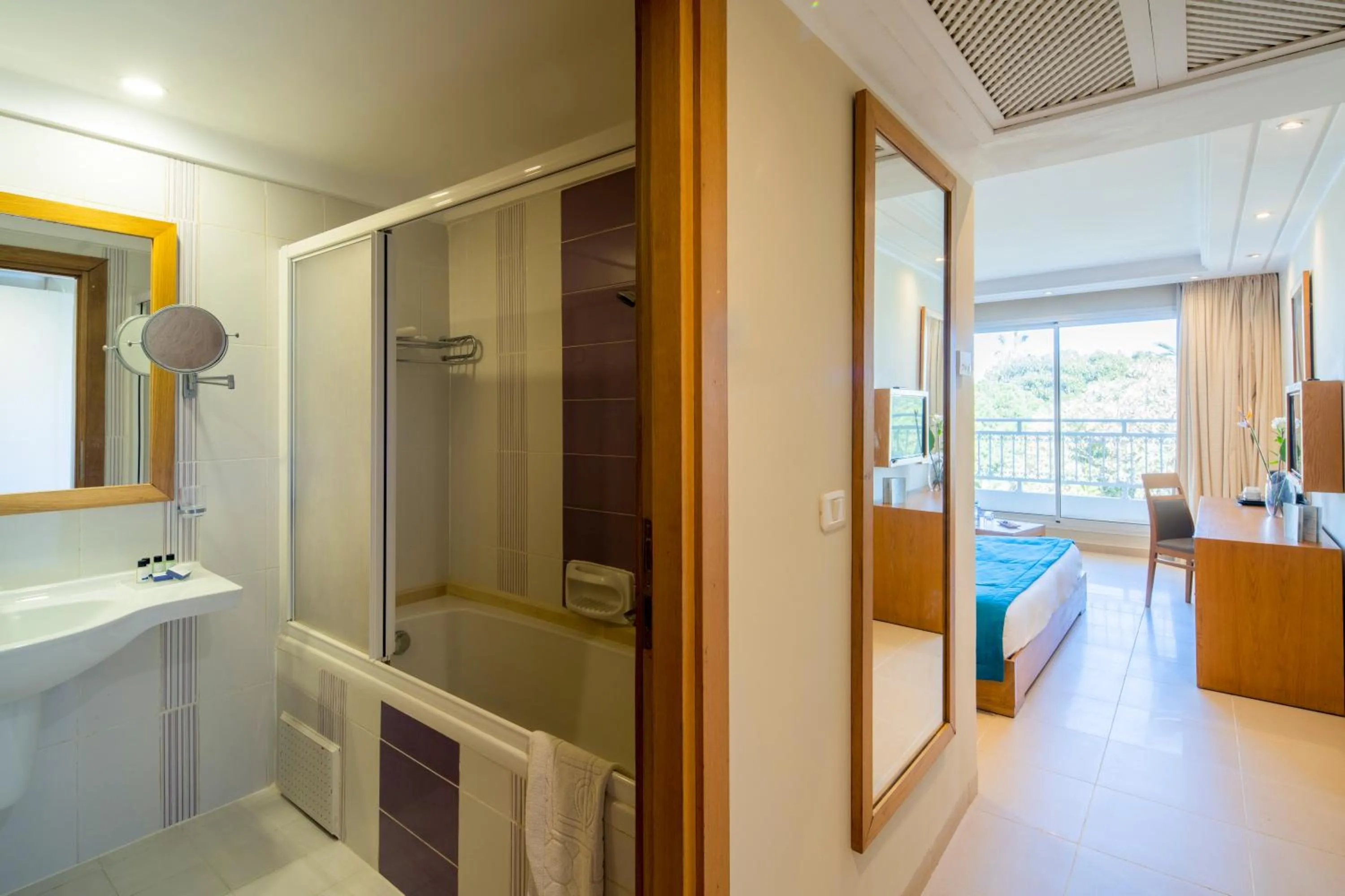 Bathroom in Hotel Bel Azur Thalasso & Bungalows