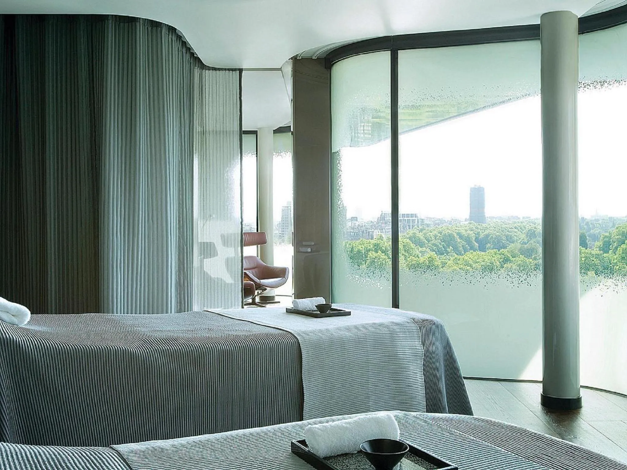 Spa and wellness centre/facilities, Bed in Four Seasons Hotel London at Park Lane