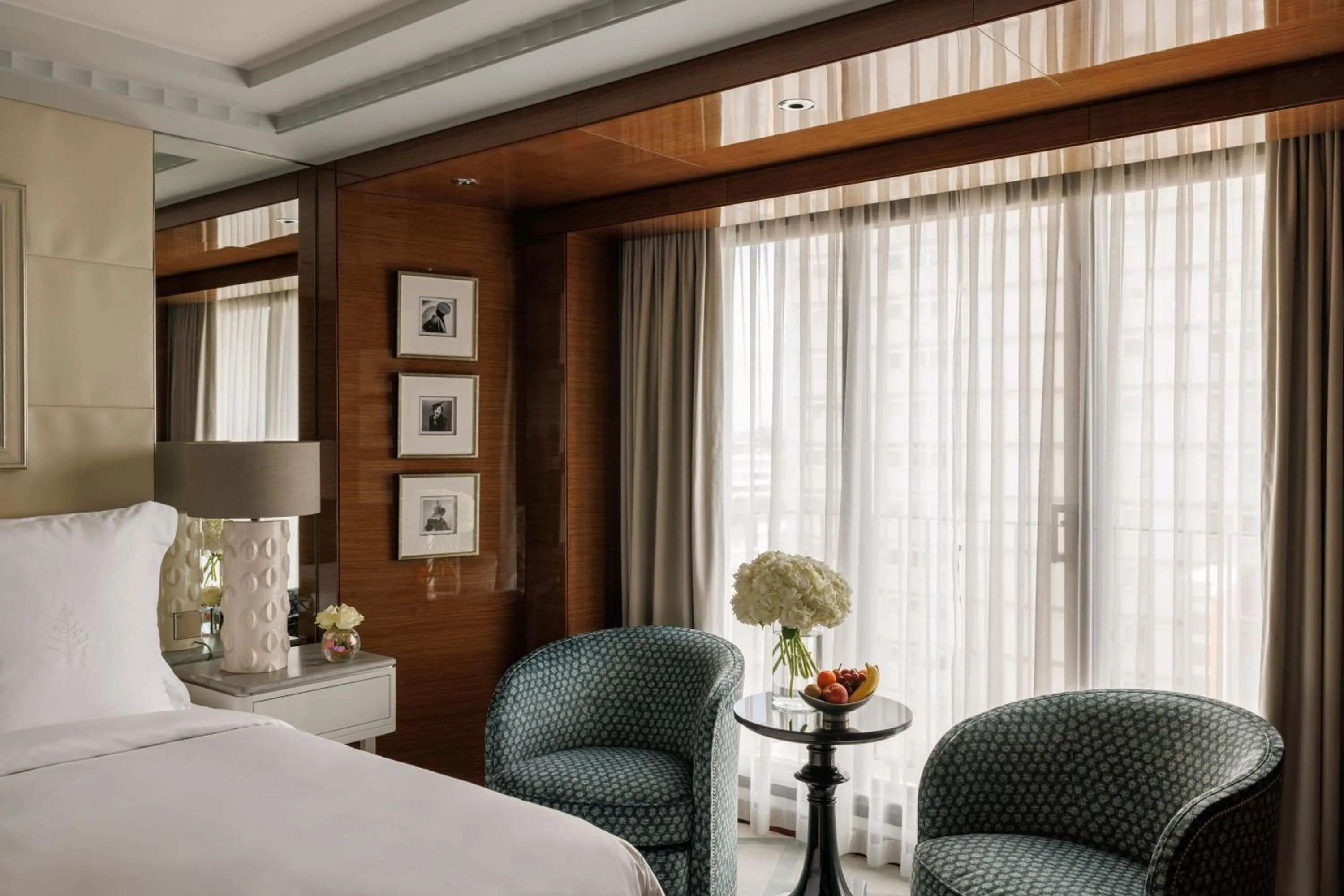 Bedroom, Bed in Four Seasons Hotel London at Park Lane