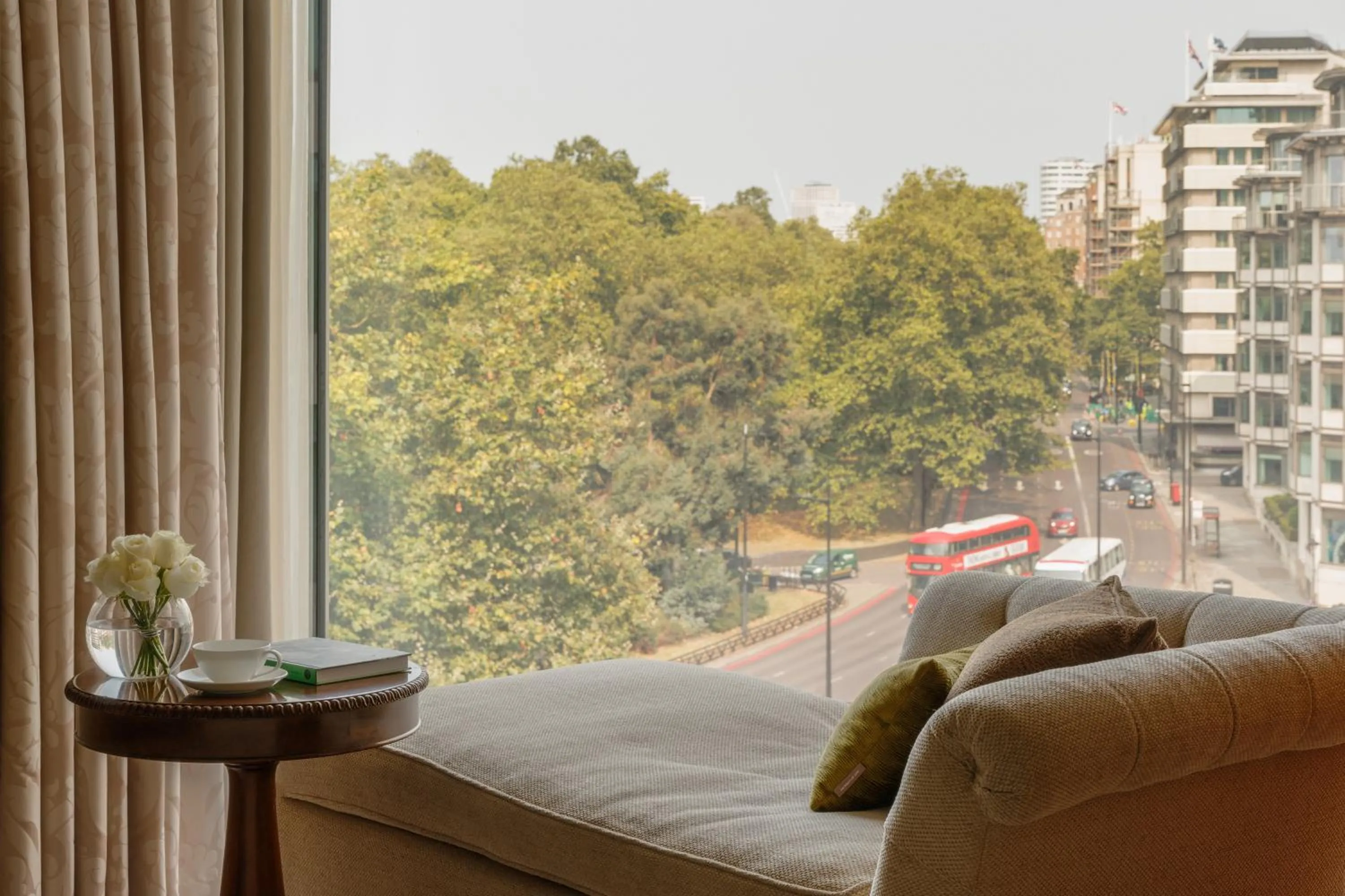 Bedroom, Bed in Four Seasons Hotel London at Park Lane