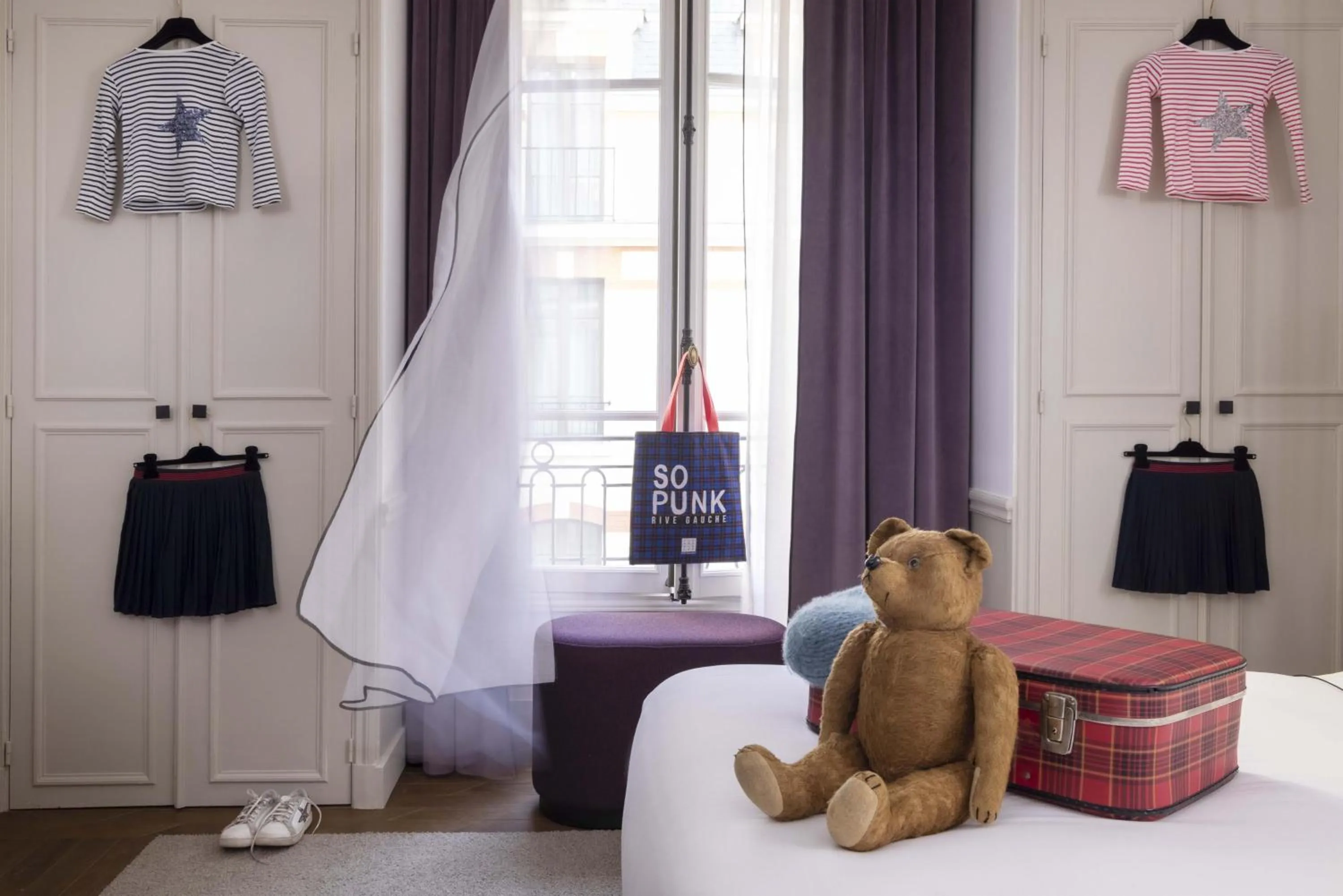 Bedroom, Bed in Victoria Palace Hotel