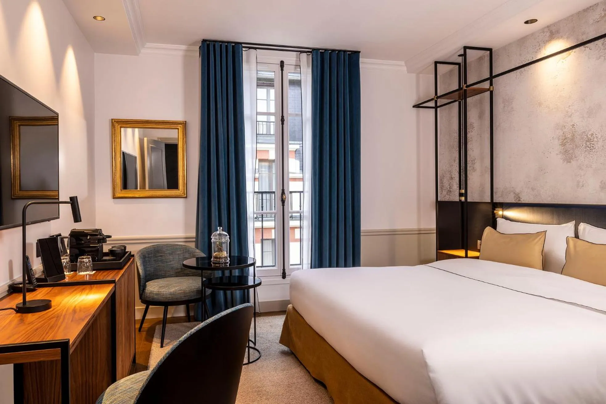 Bed in Victoria Palace Hotel