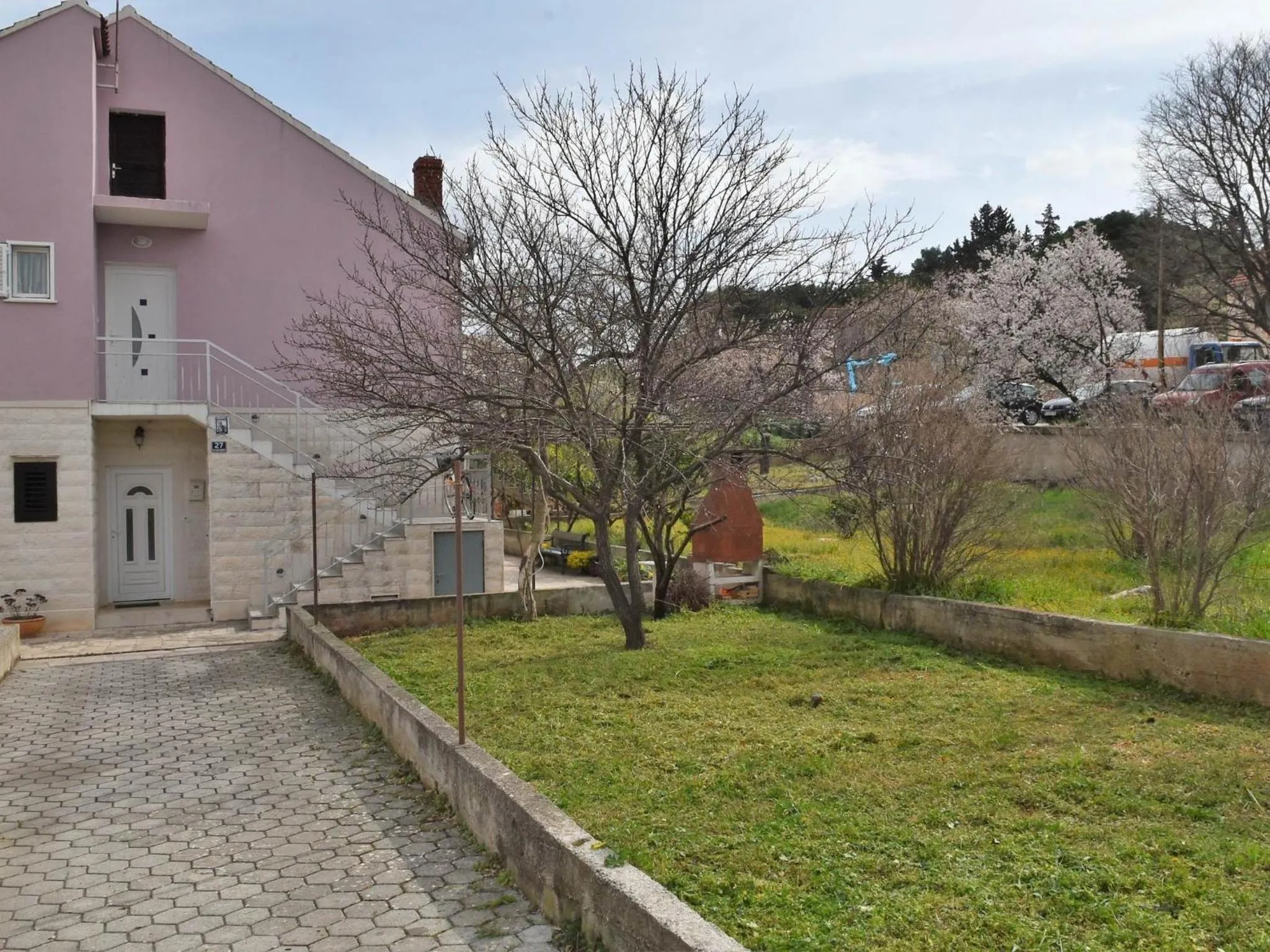 Property building in Apartment Manigo