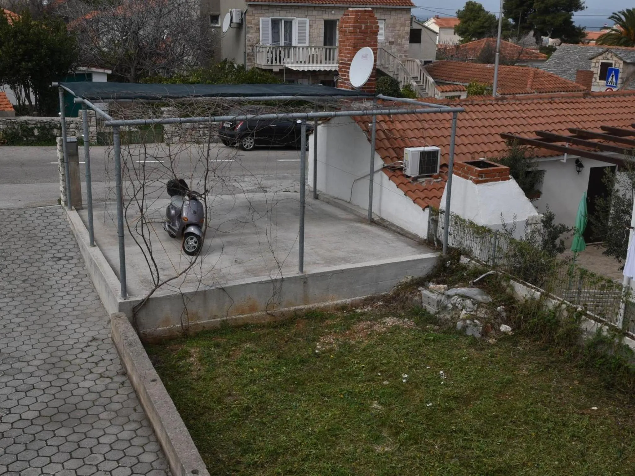 Property building in Apartment Manigo