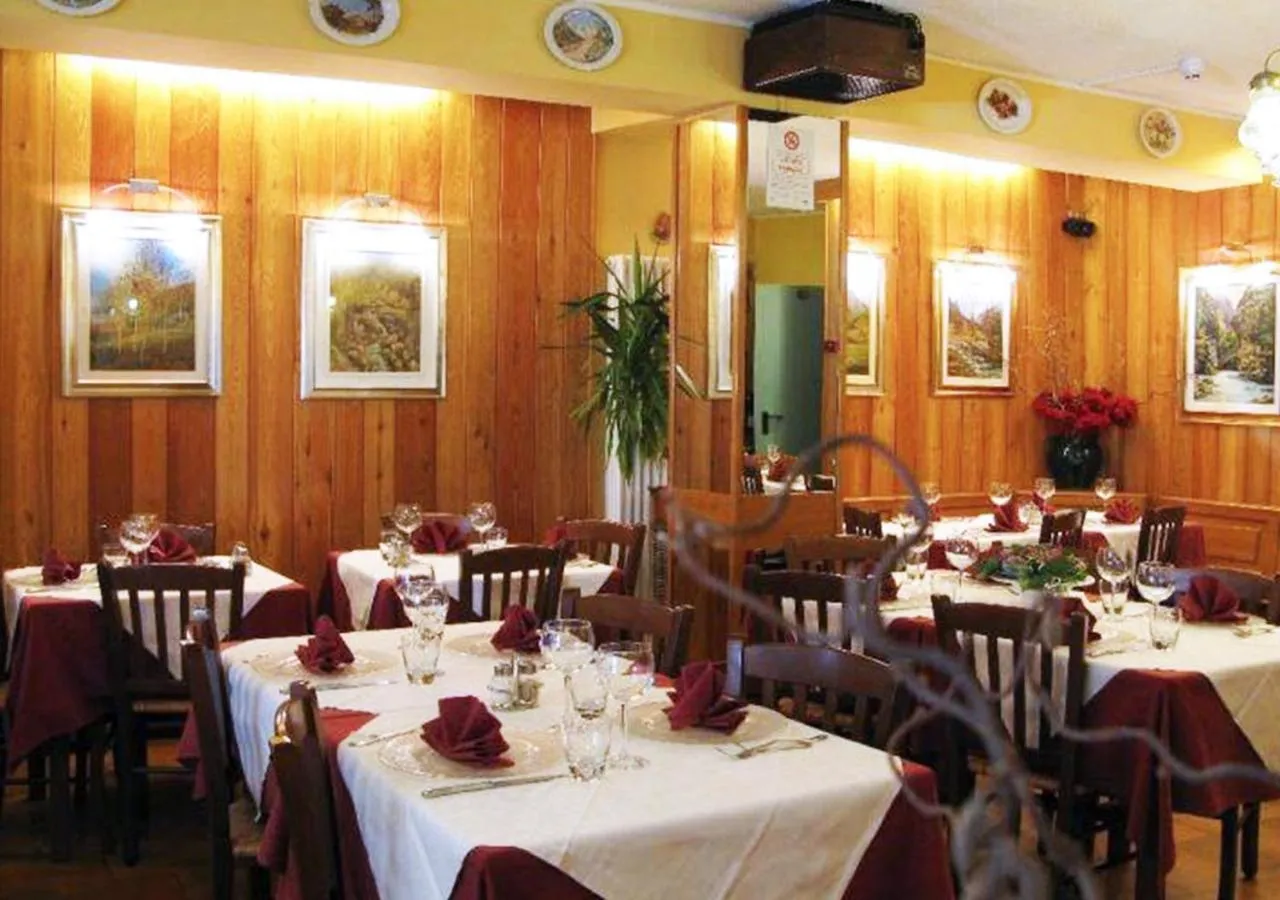 Restaurant/places to eat in Hotel Bucaneve