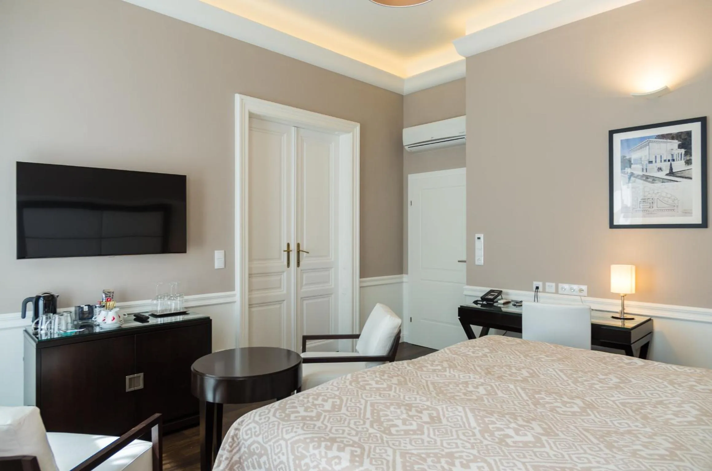 Photo of the whole room, Bed in Hotel Spiess & Spiess