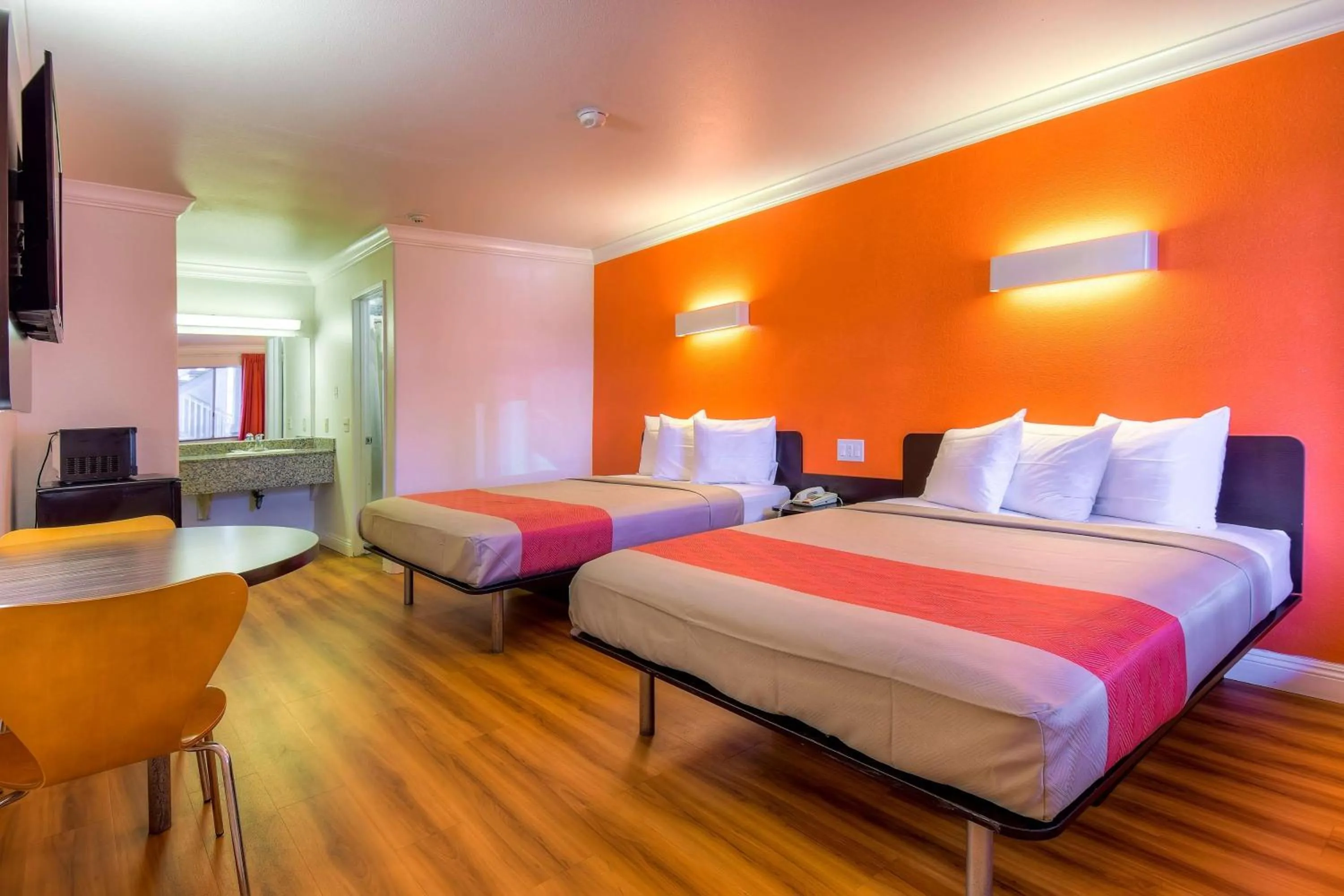 TV and multimedia, Bed in Motel 6-Menifee, CA