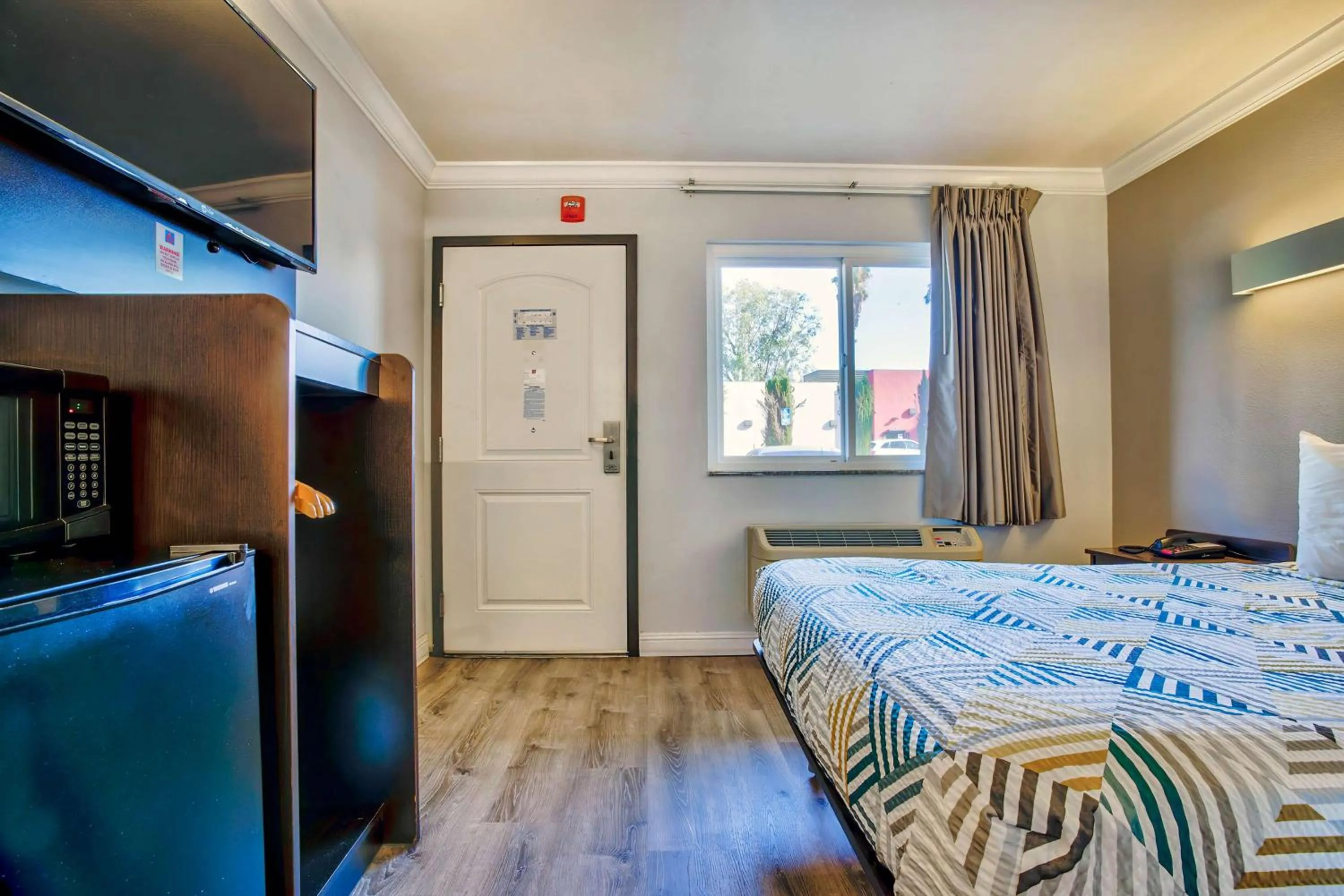 Bedroom, Bed in Motel 6-Menifee, CA