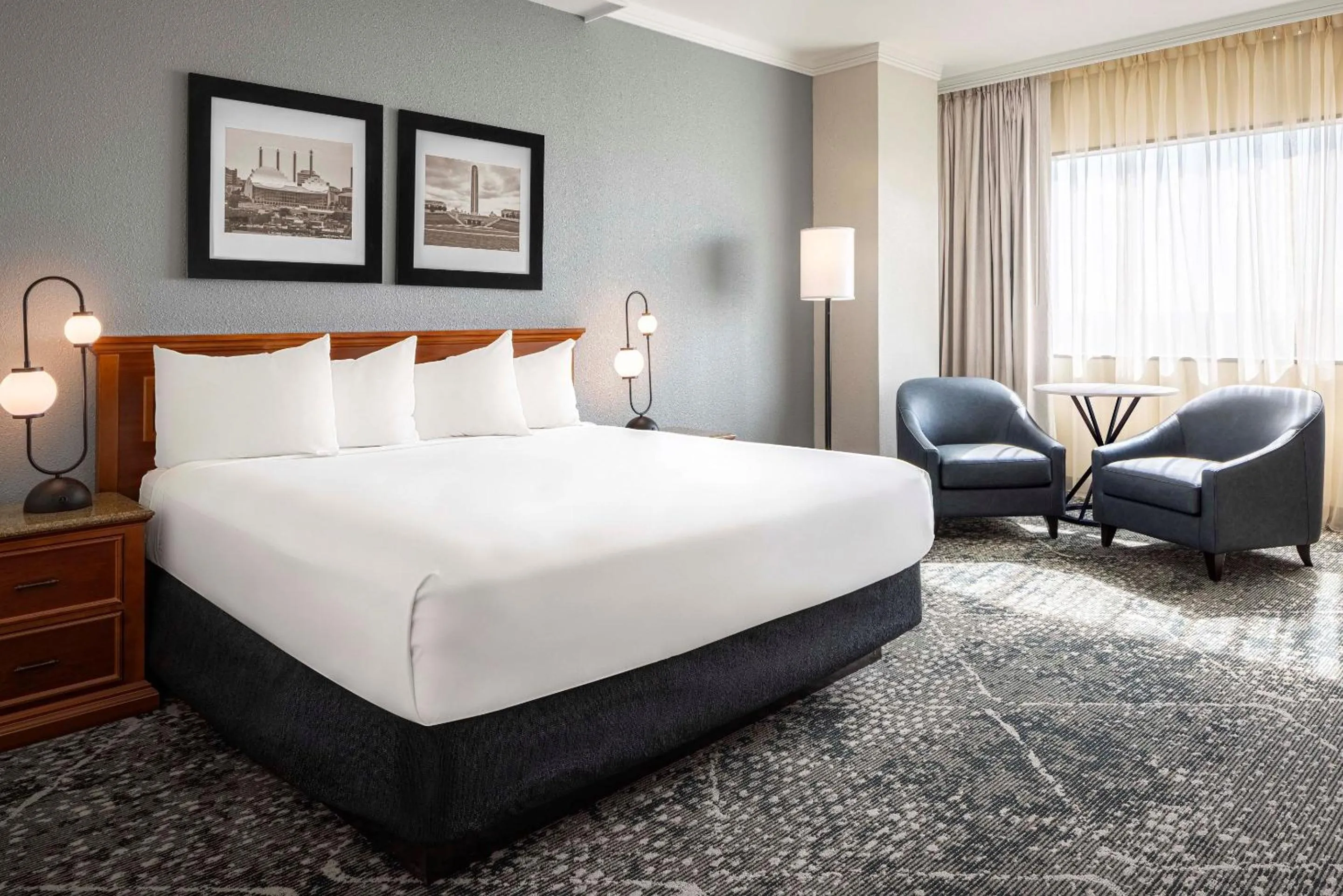Bed in Harrah's Kansas City, A Caesars Destination
