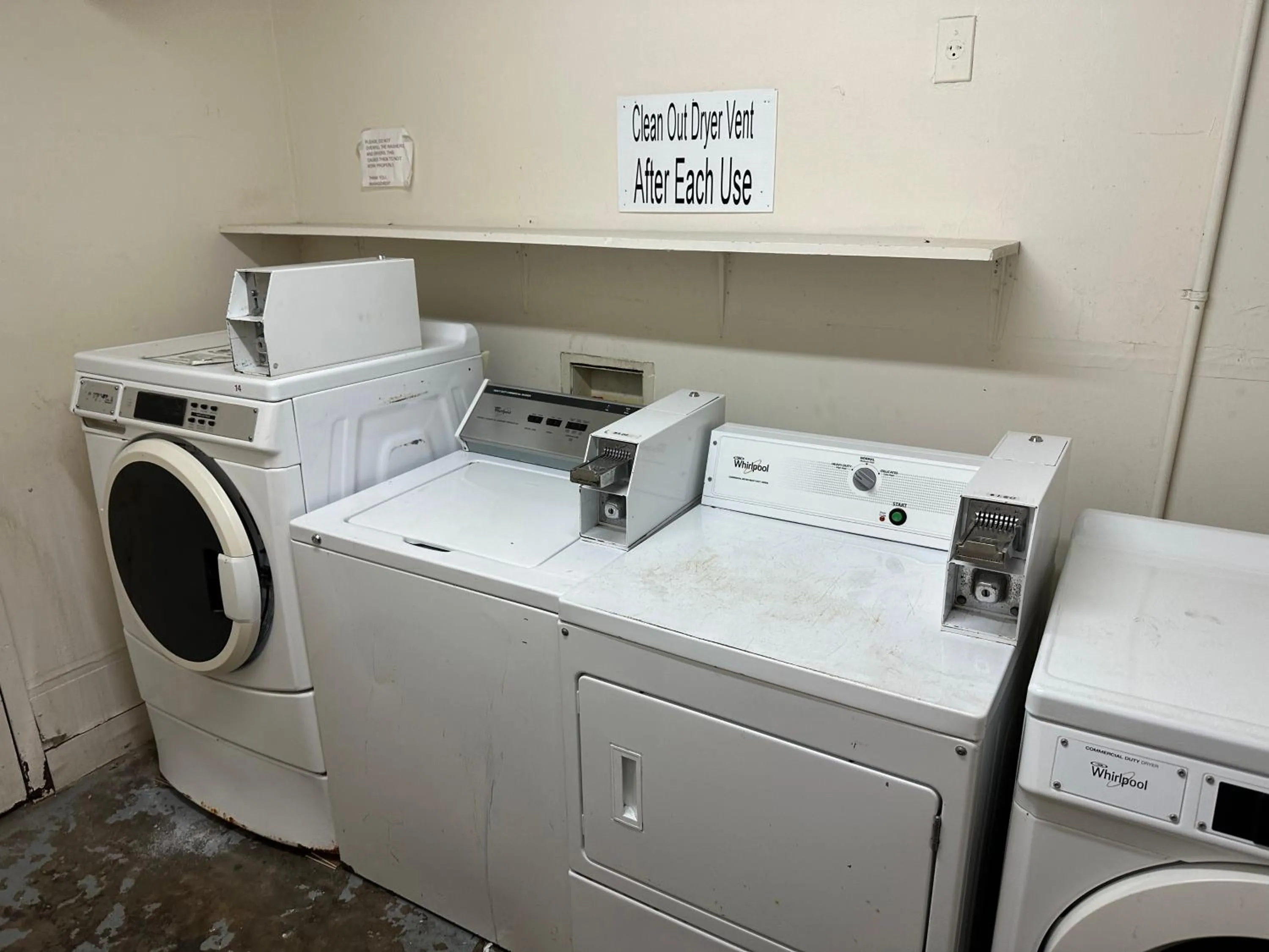 washing machine in Daniel Boone Motor Inn
