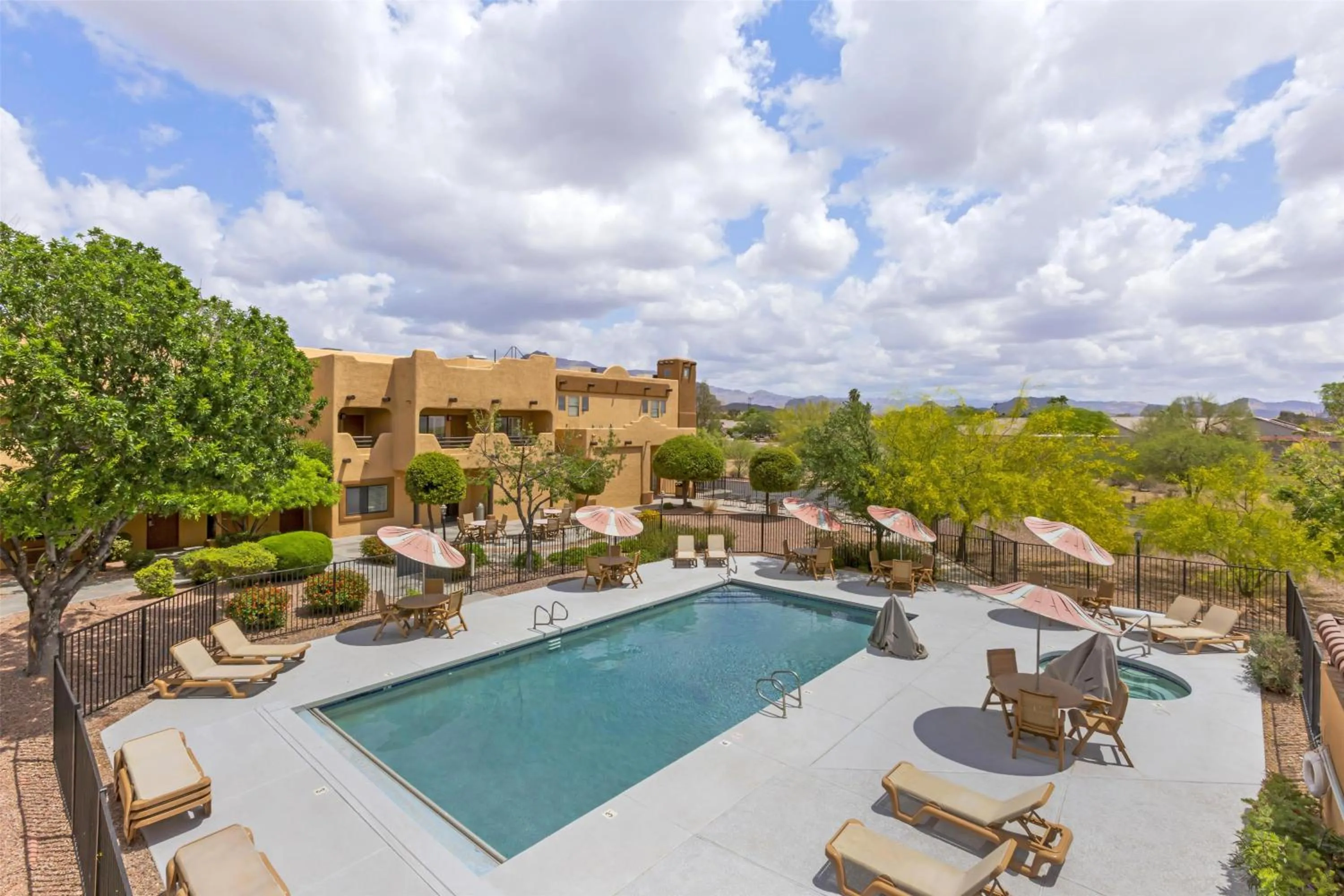 Pool view in Best Western Gold Canyon Inn & Suites
