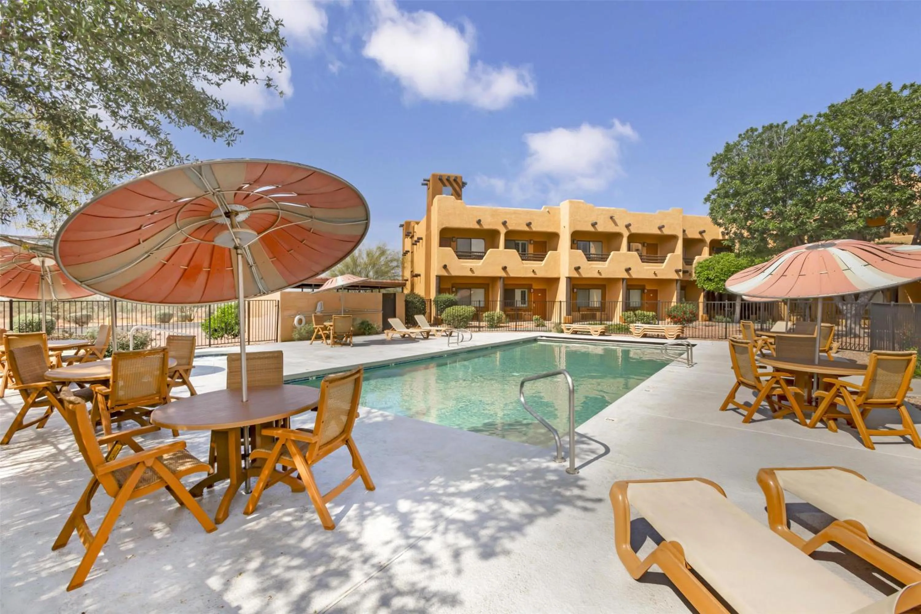 Pool view in Best Western Gold Canyon Inn & Suites