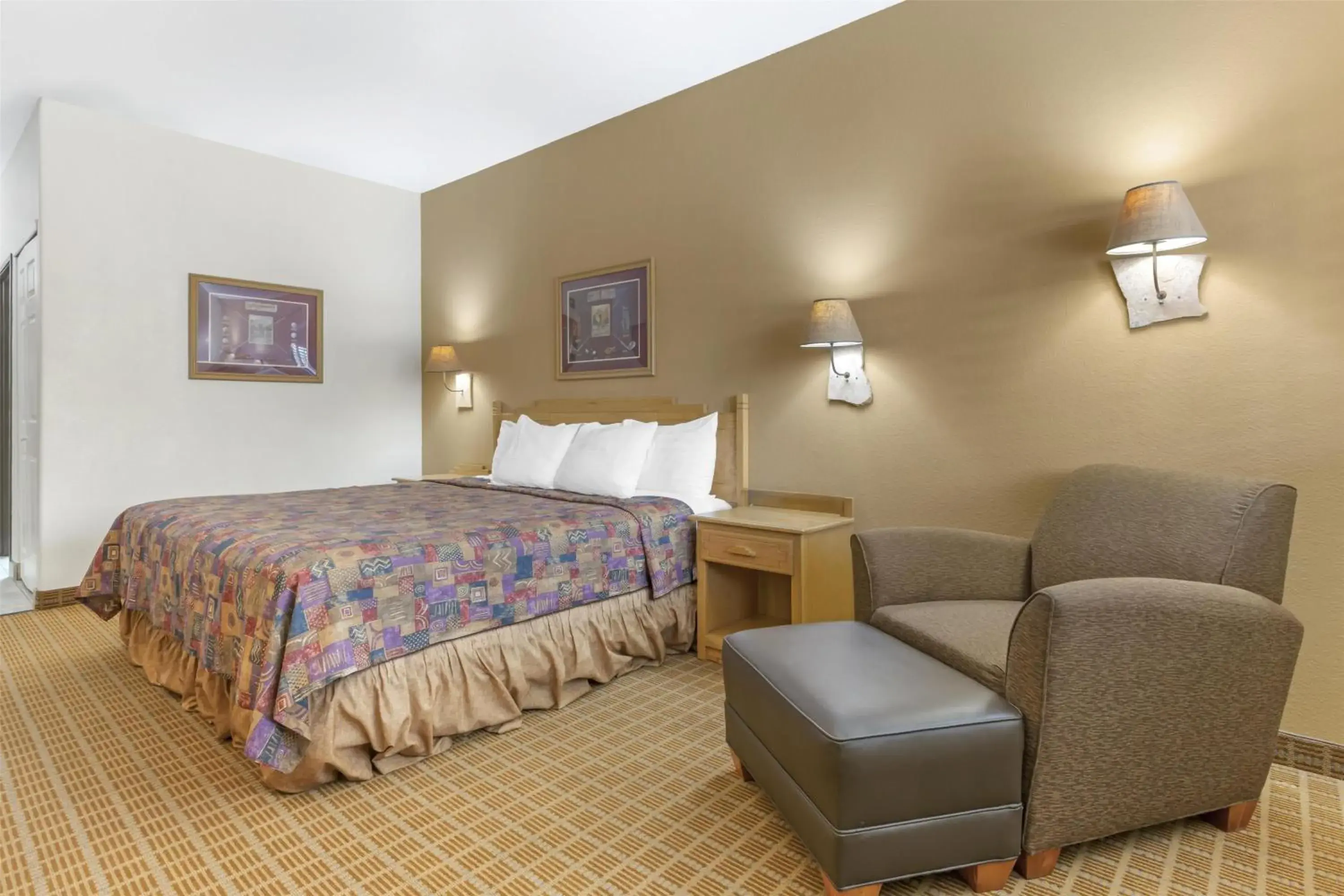King Room with Walk-In Shower - Disability Access/Pool Side in Best Western Gold Canyon Inn & Suites King Room with Walk-In Shower - Disability Access/Pool Side in Best Western Gold Canyon Inn & Suites