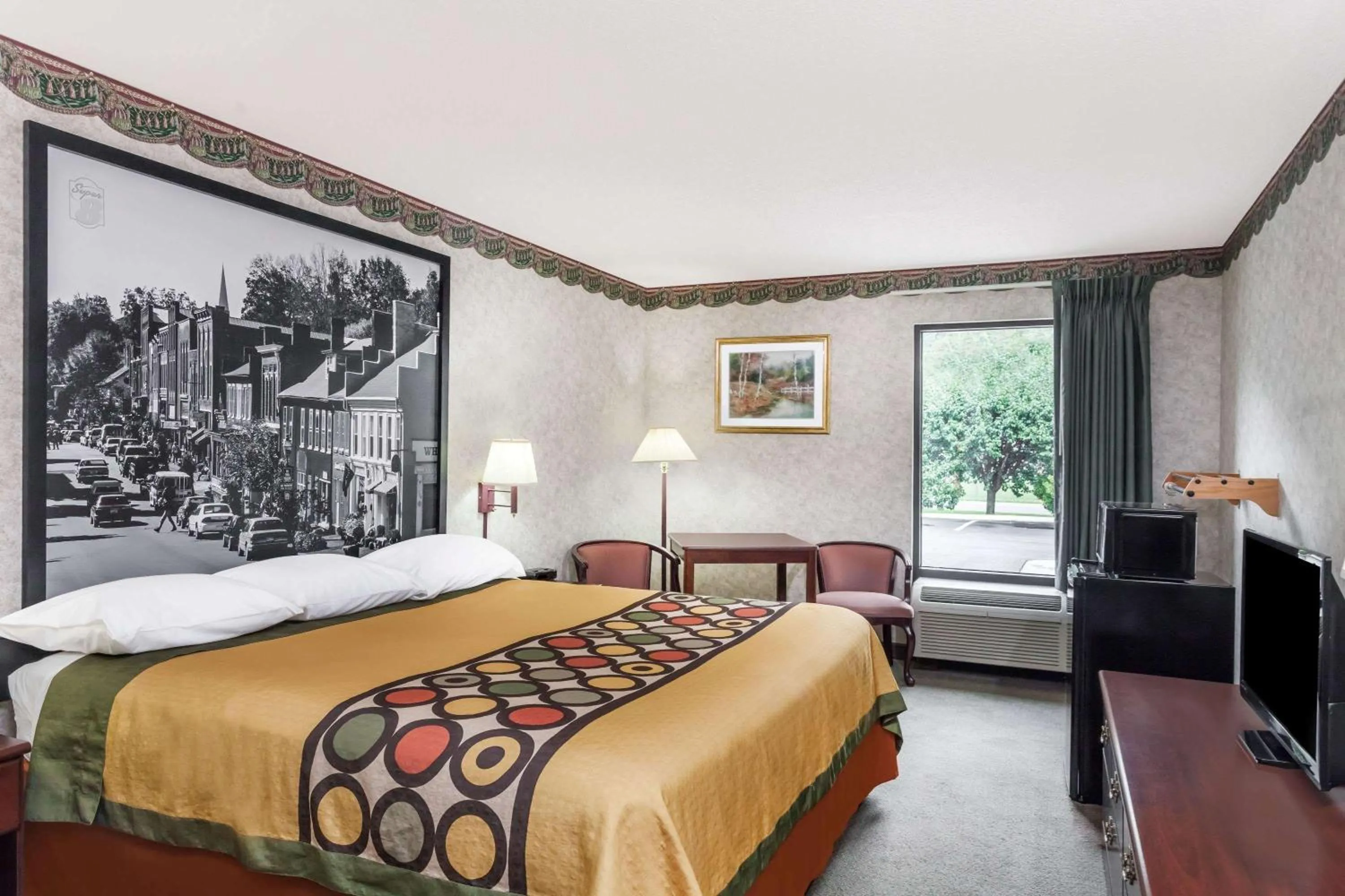 Photo of the whole room, Bed in Super 8 by Wyndham Erwin, I-26 Exit 37