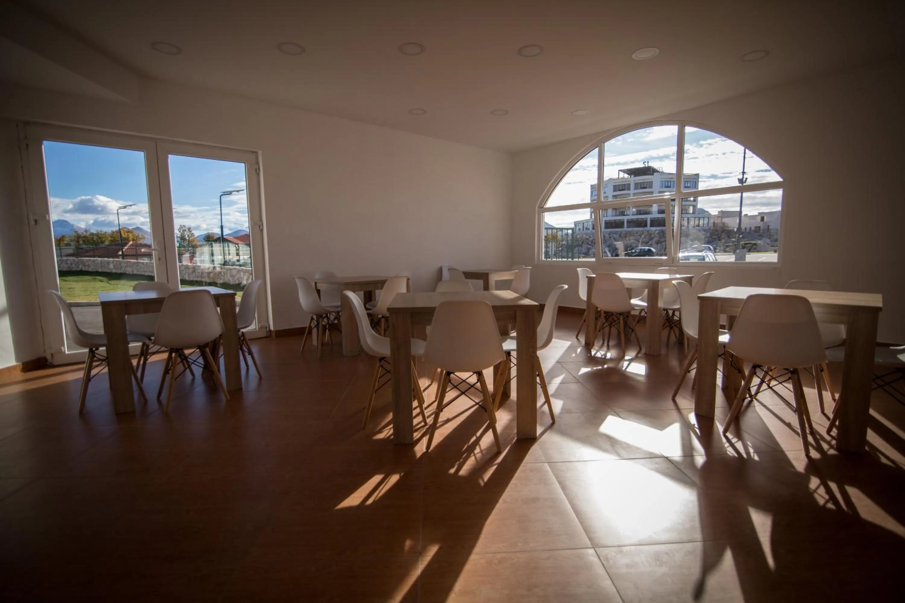 Restaurant/places to eat in SL OLIMP