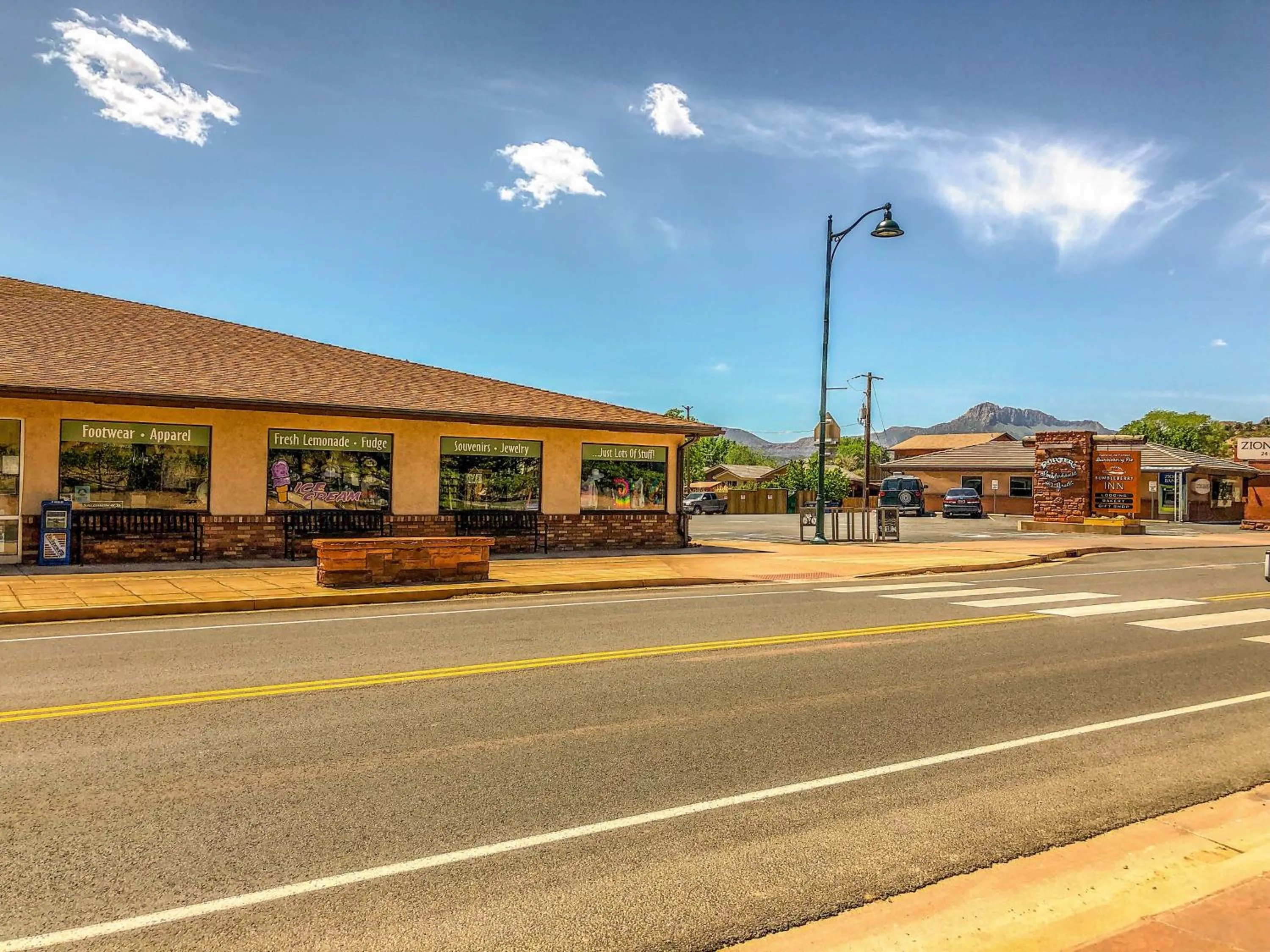 Facade/entrance in Bumbleberry Inn