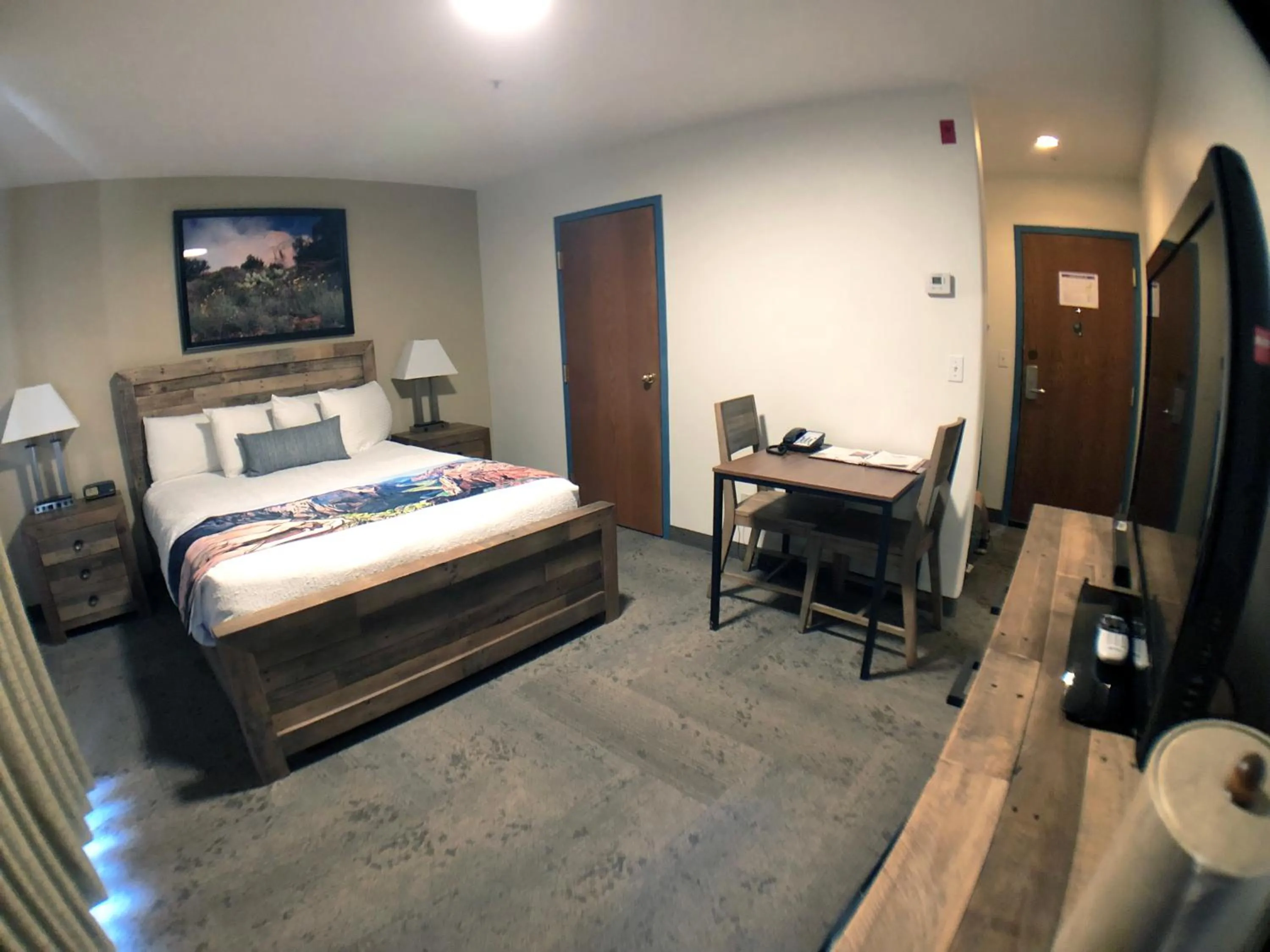 Photo of the whole room, Bed in Bumbleberry Inn