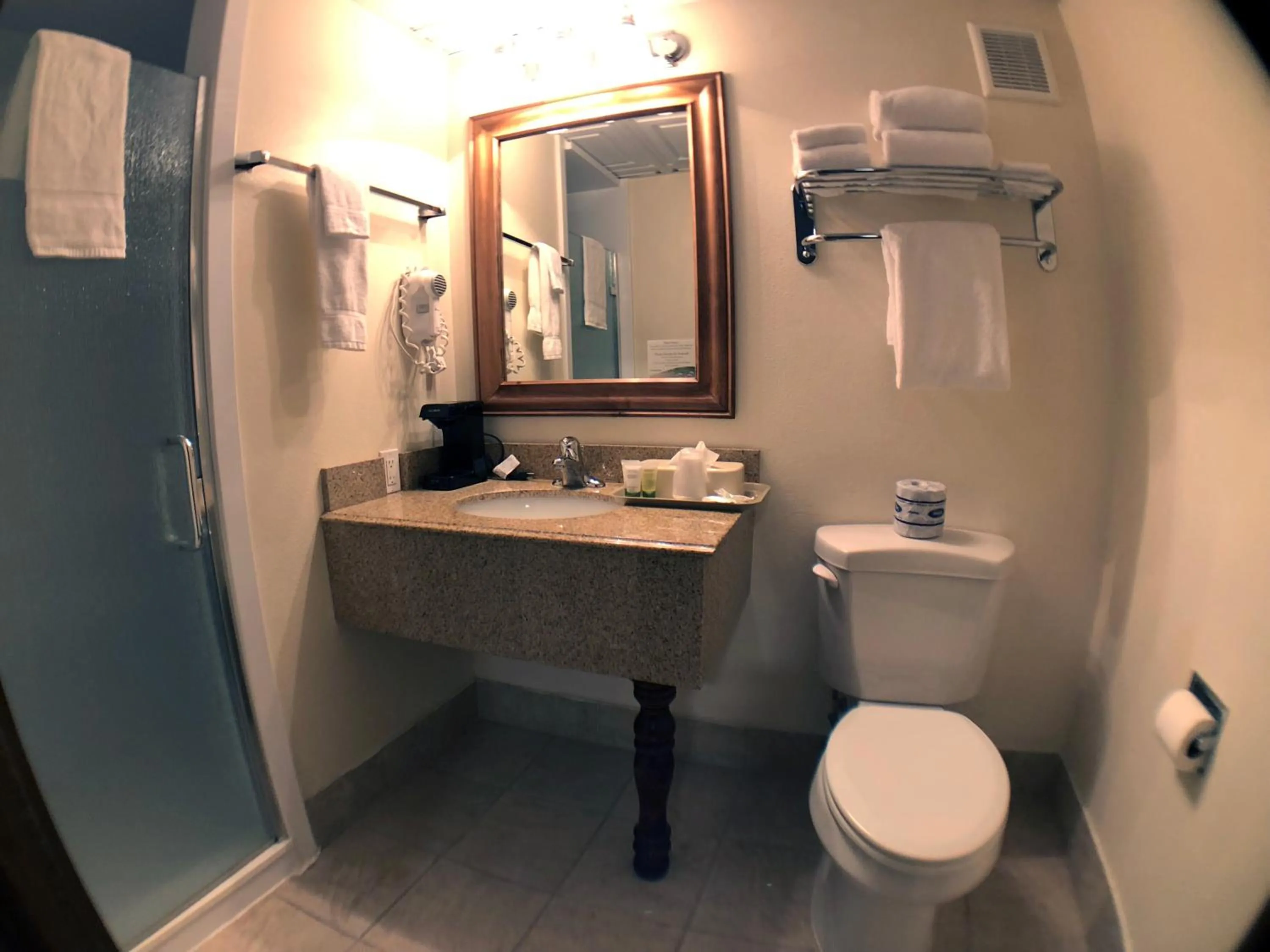 Bathroom in Bumbleberry Inn