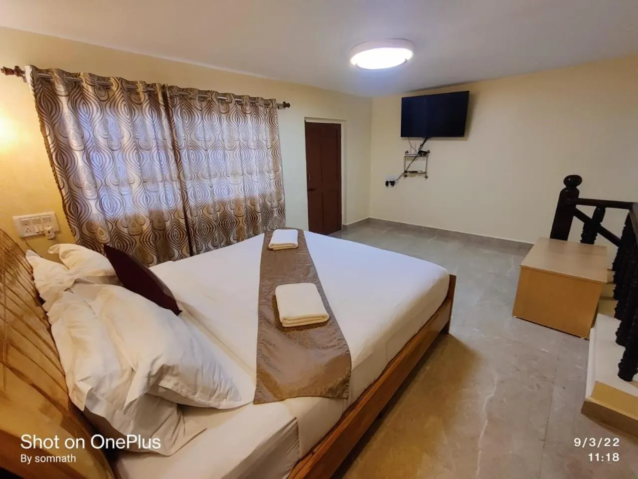 Bed in Alcove Resort Vagator