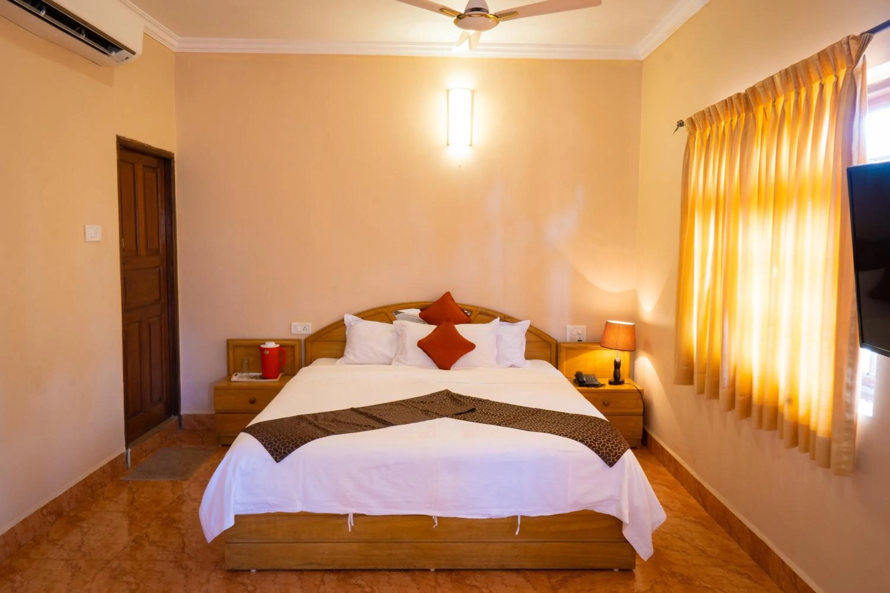 Bed in Alcove Resort Vagator