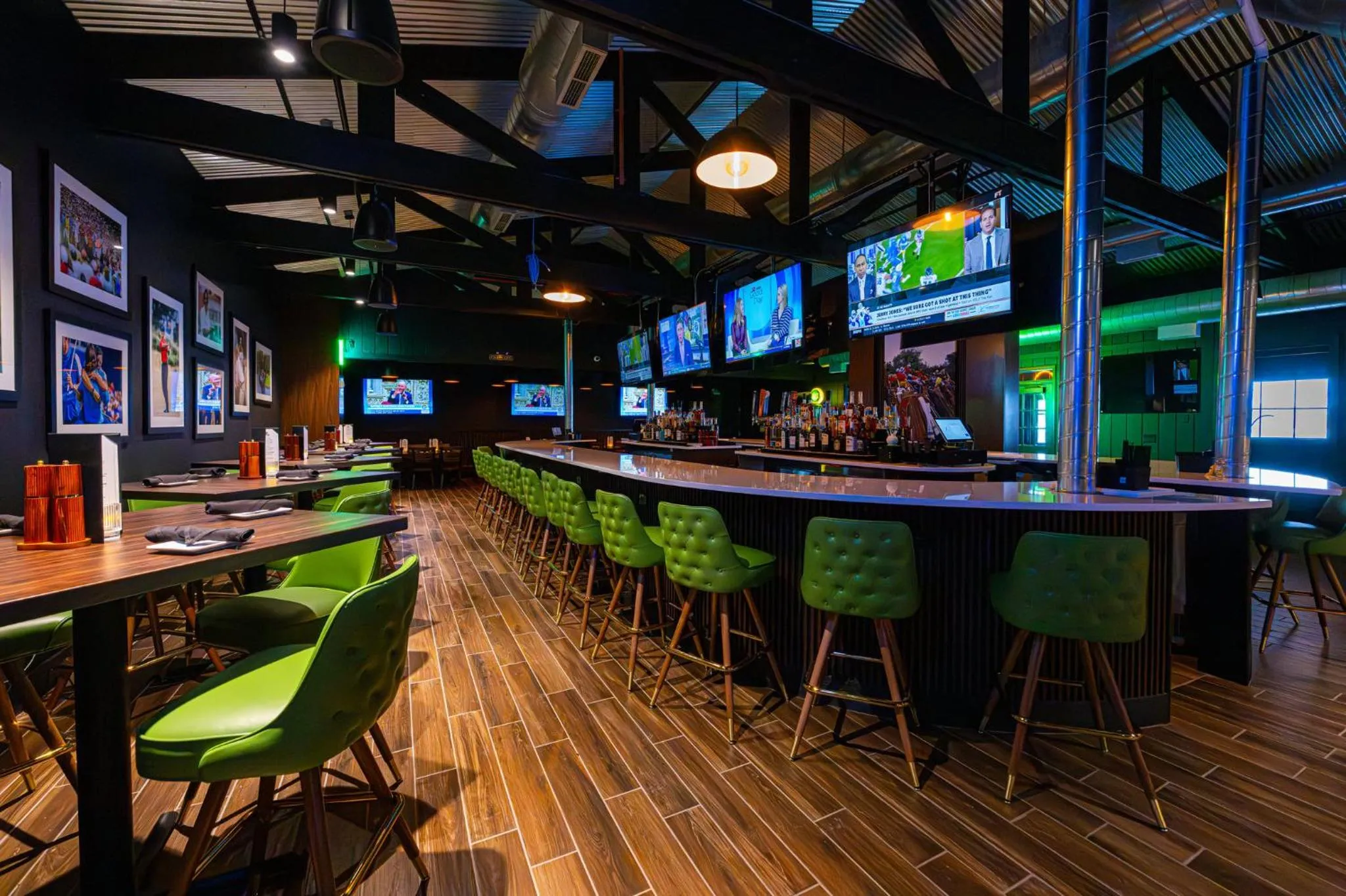 Lounge or bar in Holiday Inn St. Paul Northeast - Lake Elmo by IHG
