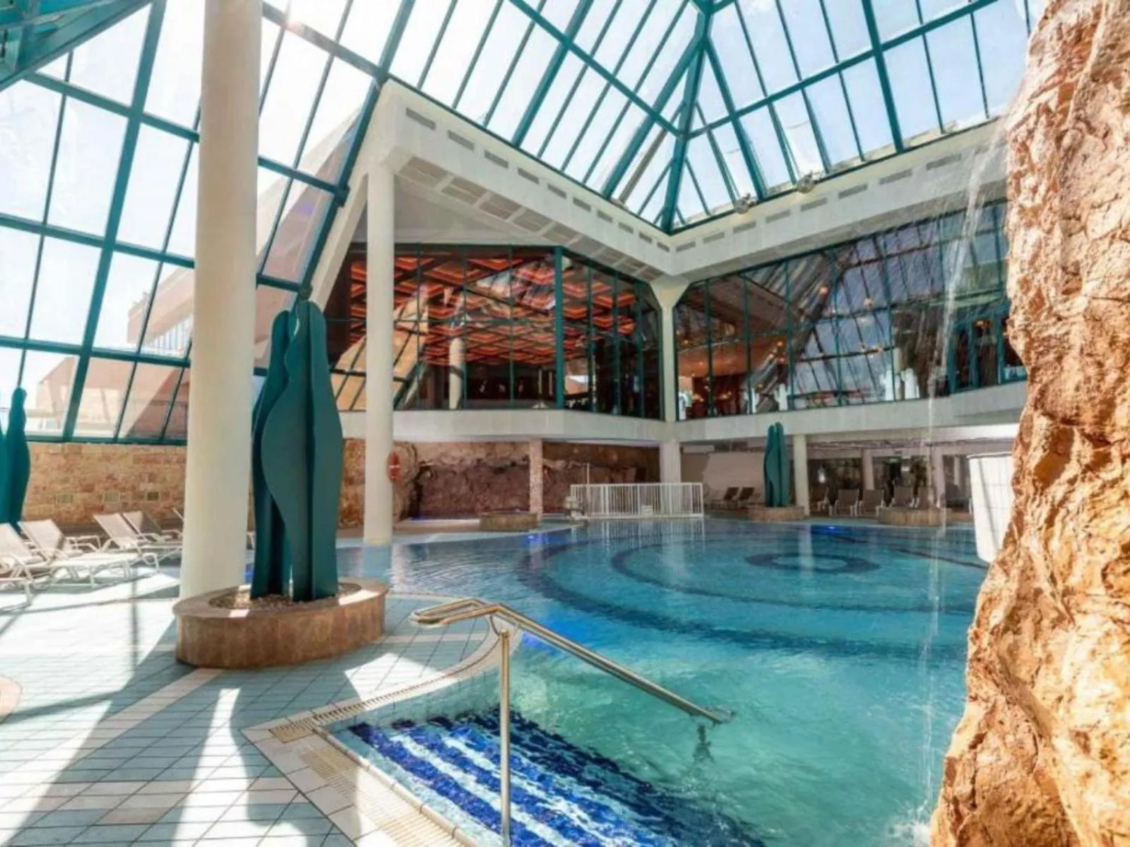 קיבוץ אילות - חדרי אירוח עם בריכה משותפת