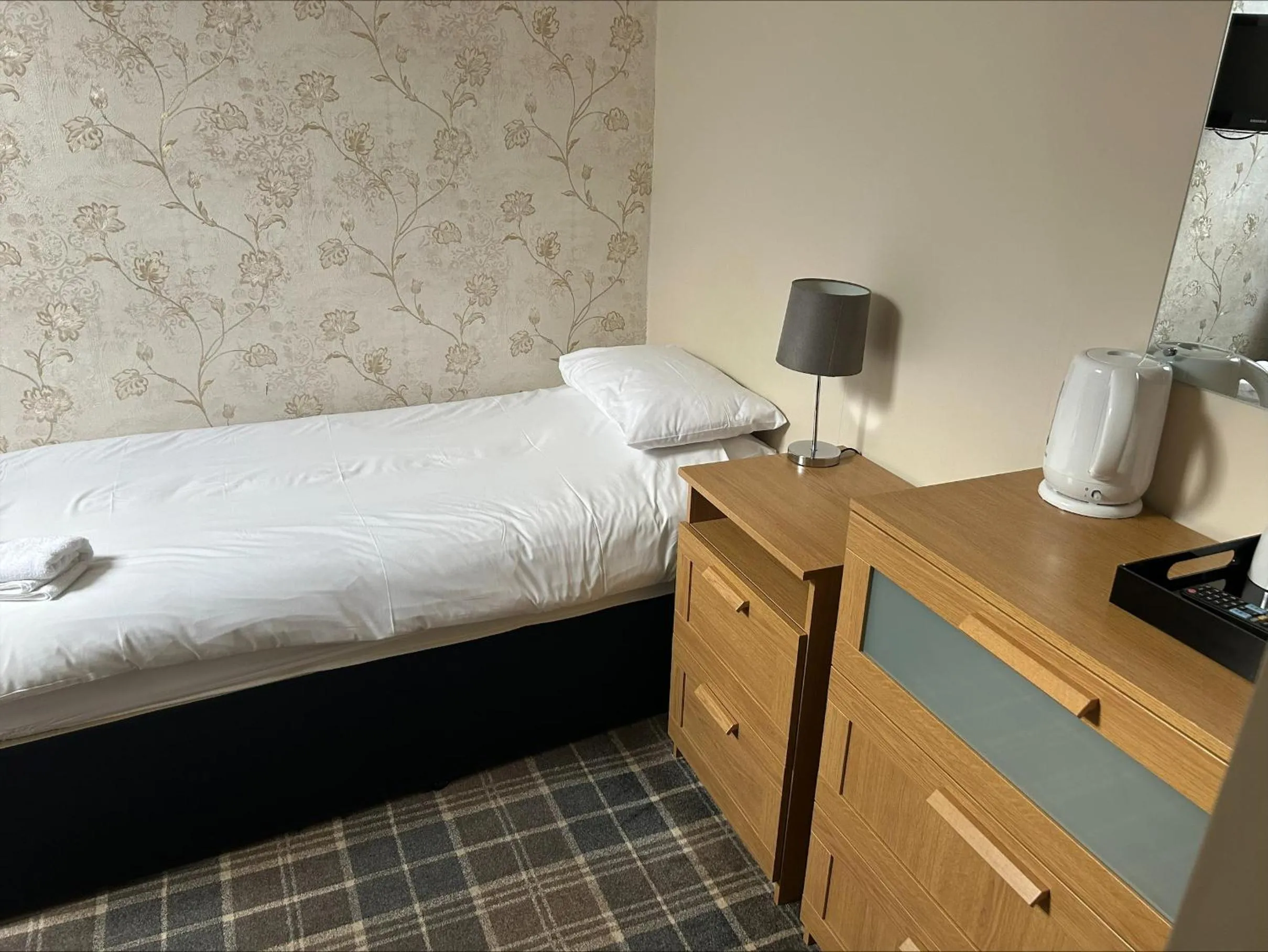 Bedroom, Bed in Whisky Capital Inn