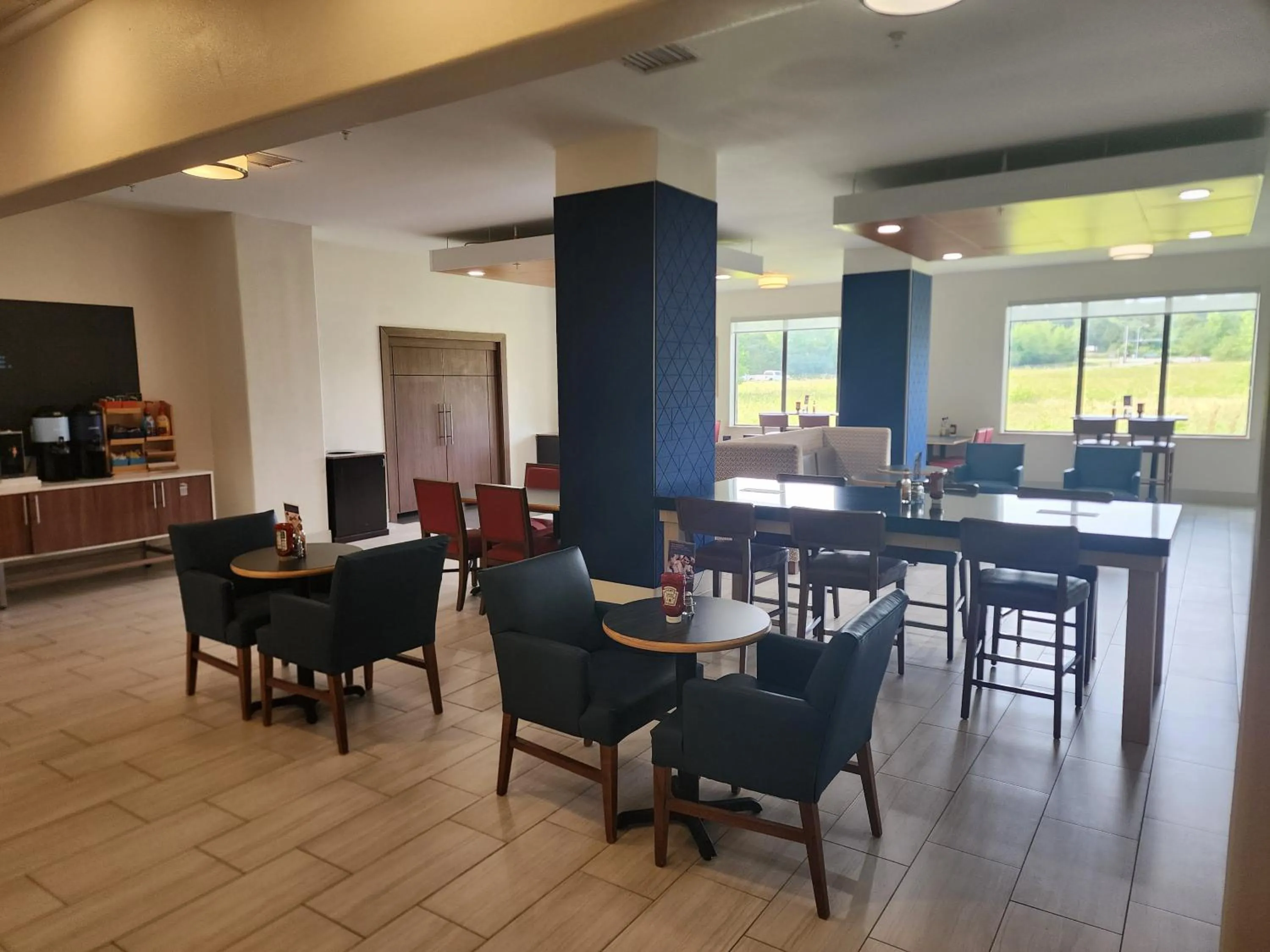Breakfast in Holiday Inn Express and Suites Heber Springs by IHG