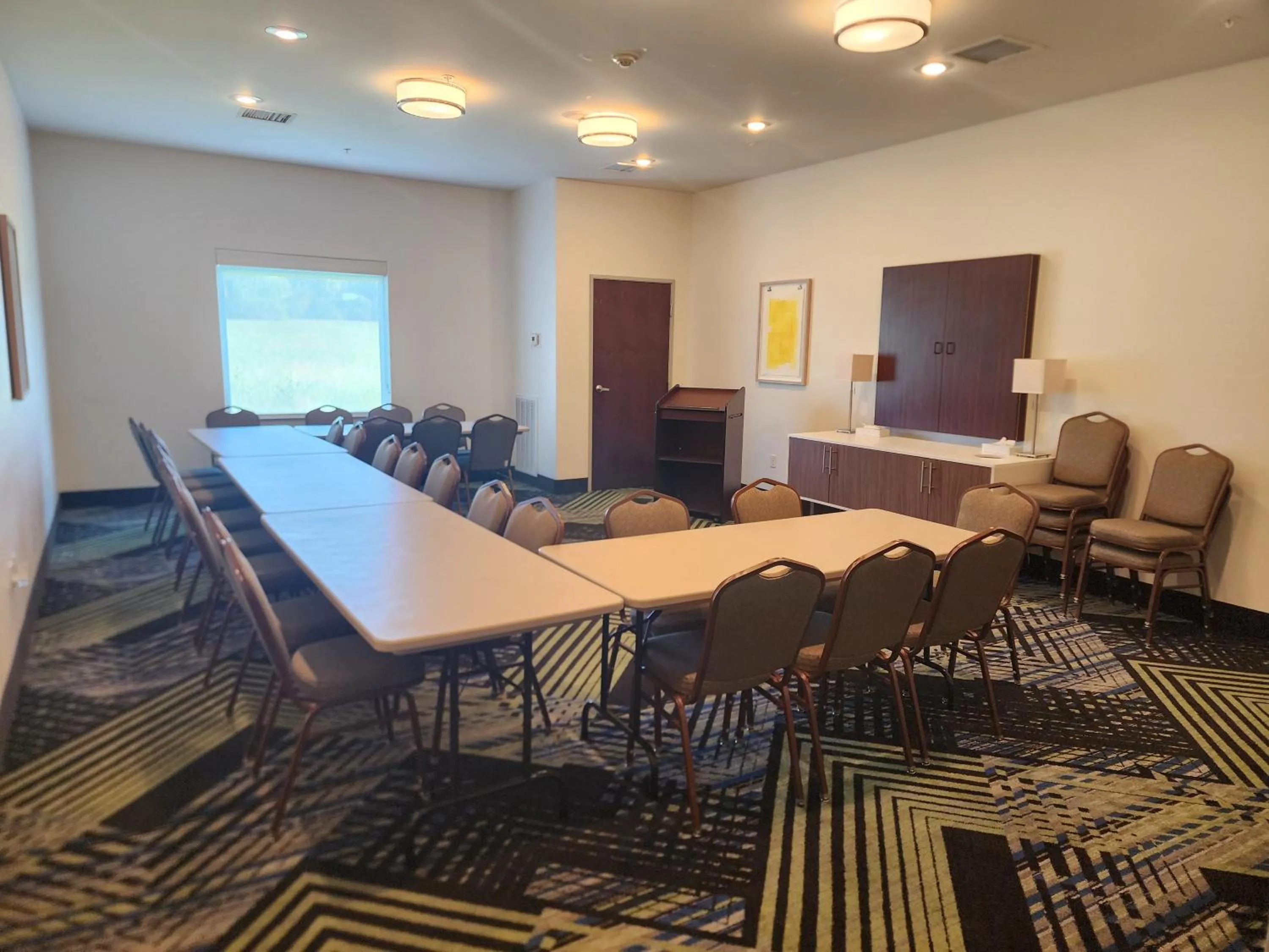 Meeting/conference room in Holiday Inn Express and Suites Heber Springs by IHG