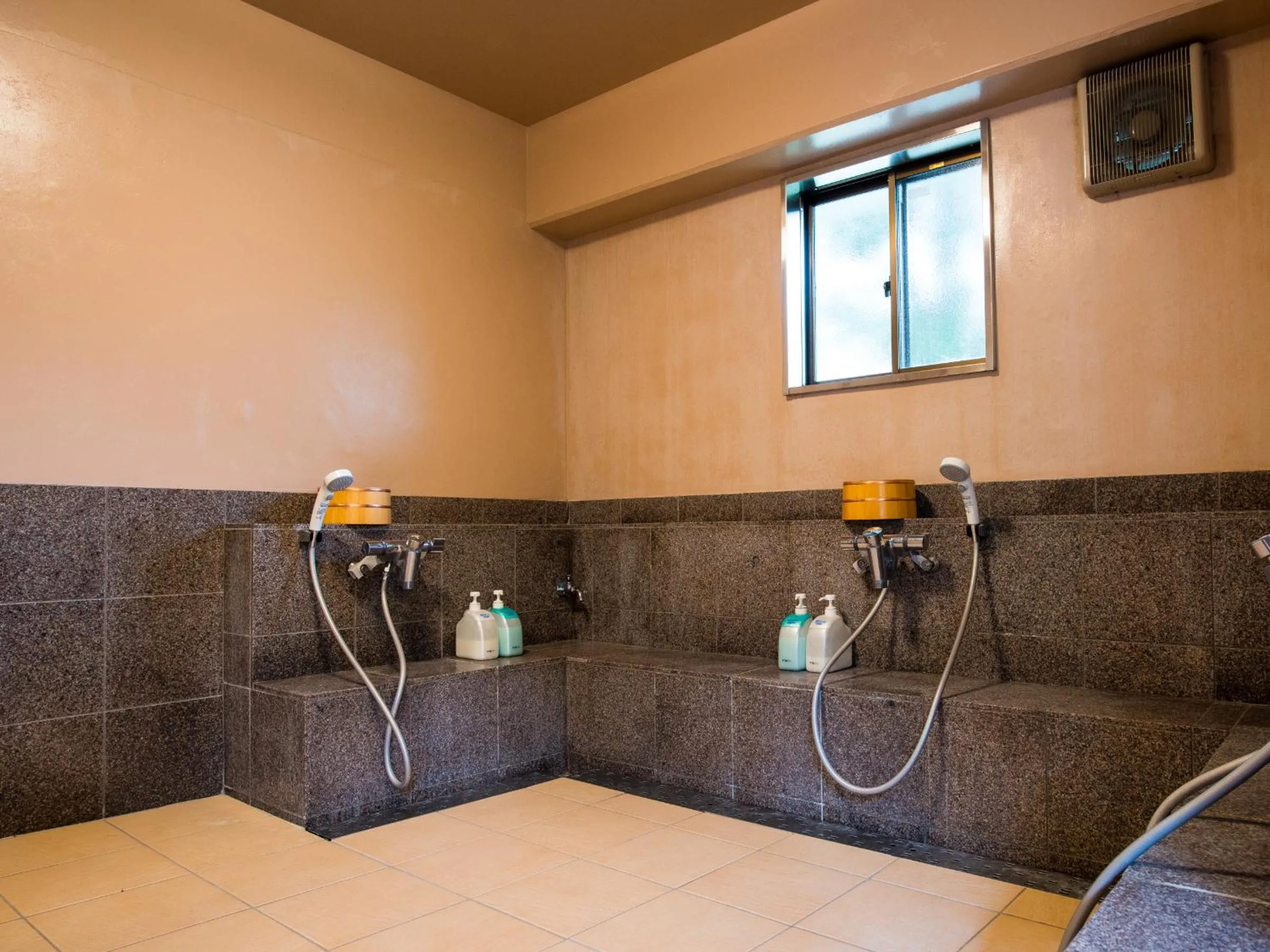 Hot Spring Bath in Yufunoyado Kifu