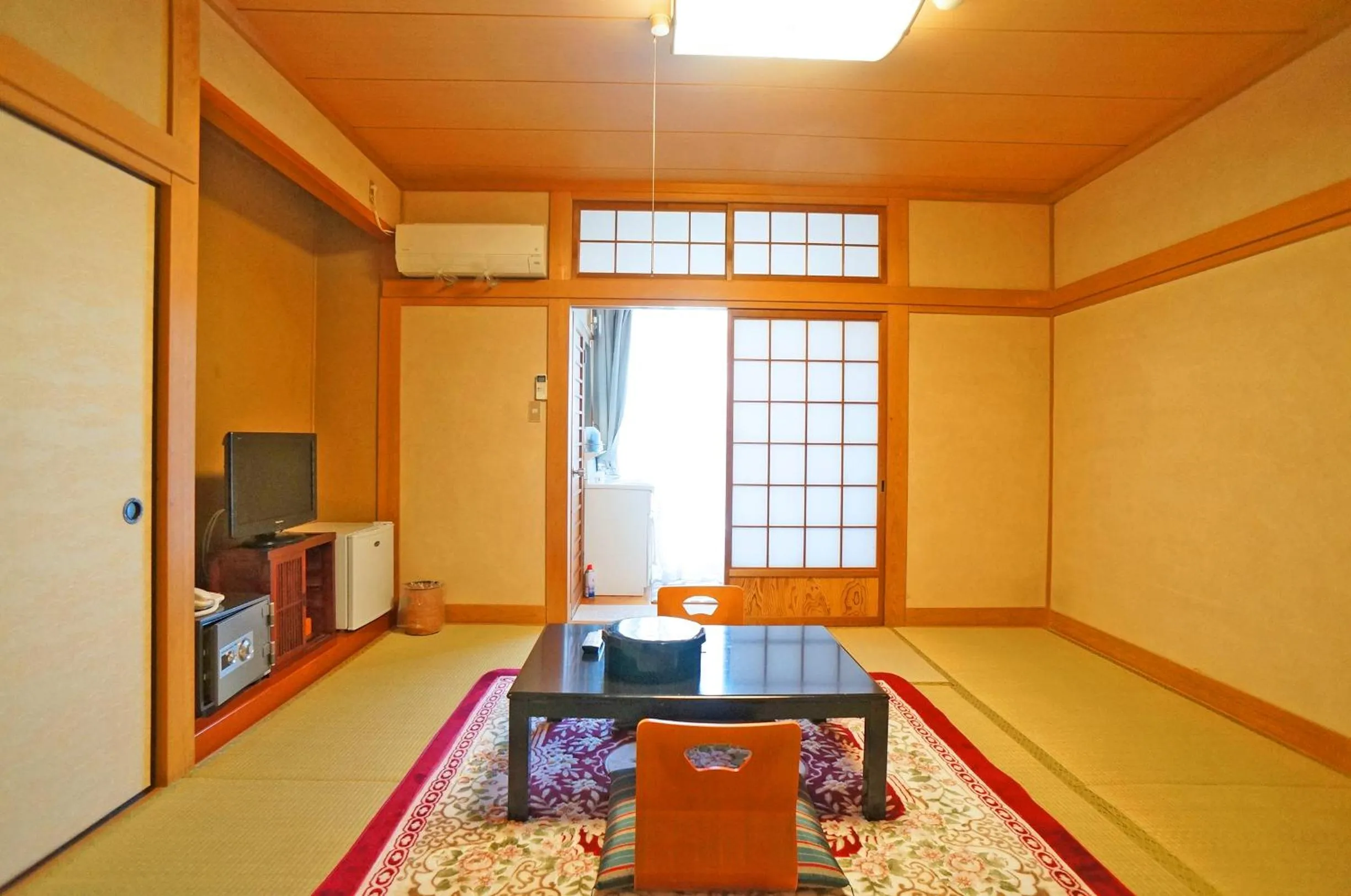 Photo of the whole room in Yufunoyado Kifu
