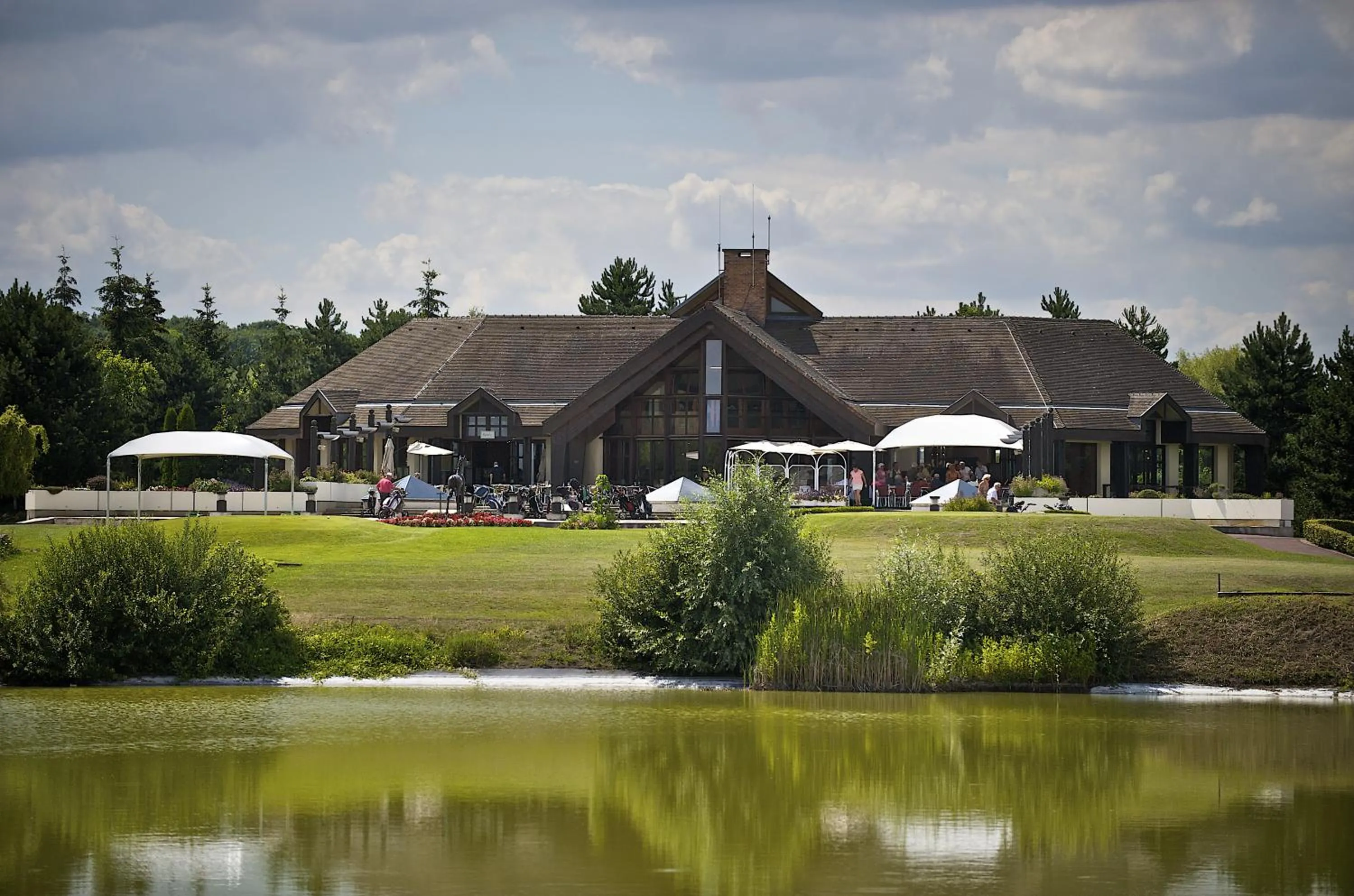 Property building in Golf Hotel de Mont Griffon